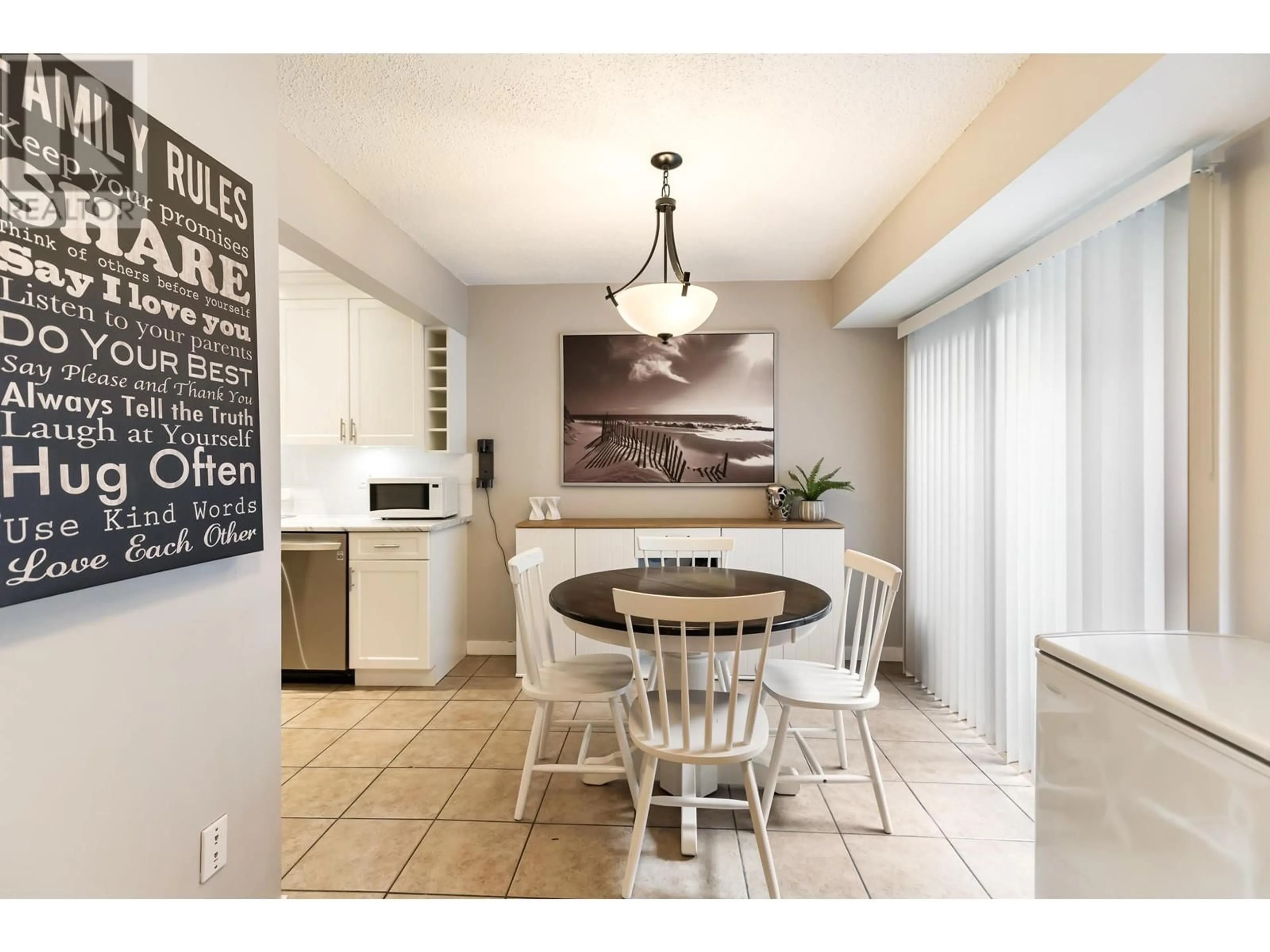 Open concept kitchen, ceramic/tile floor for 22 1140 EAGLERIDGE DRIVE, Coquitlam British Columbia V3E1C2