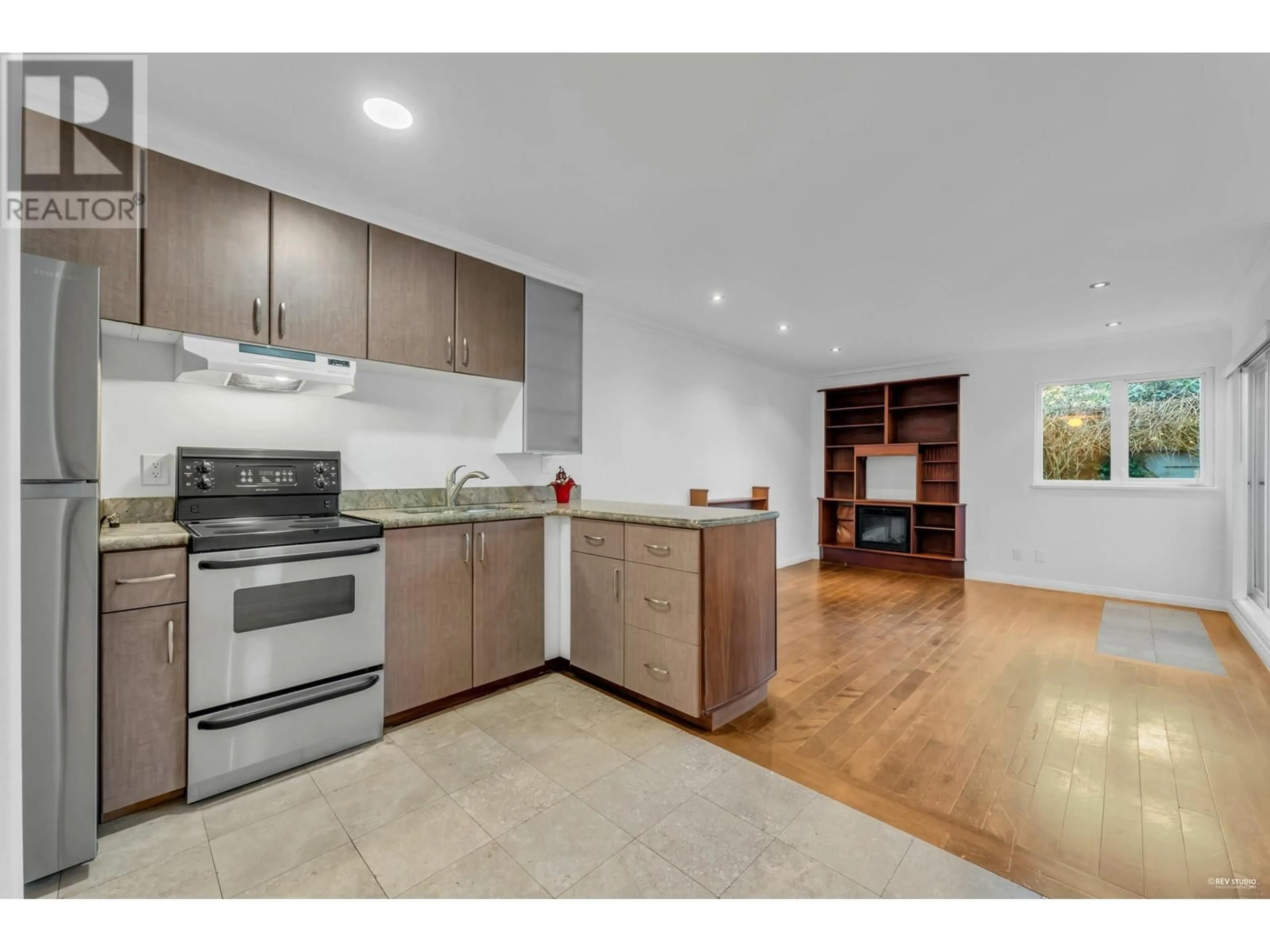 Open concept kitchen, unknown for 109 2255 ETON STREET, Vancouver British Columbia V5L1C9