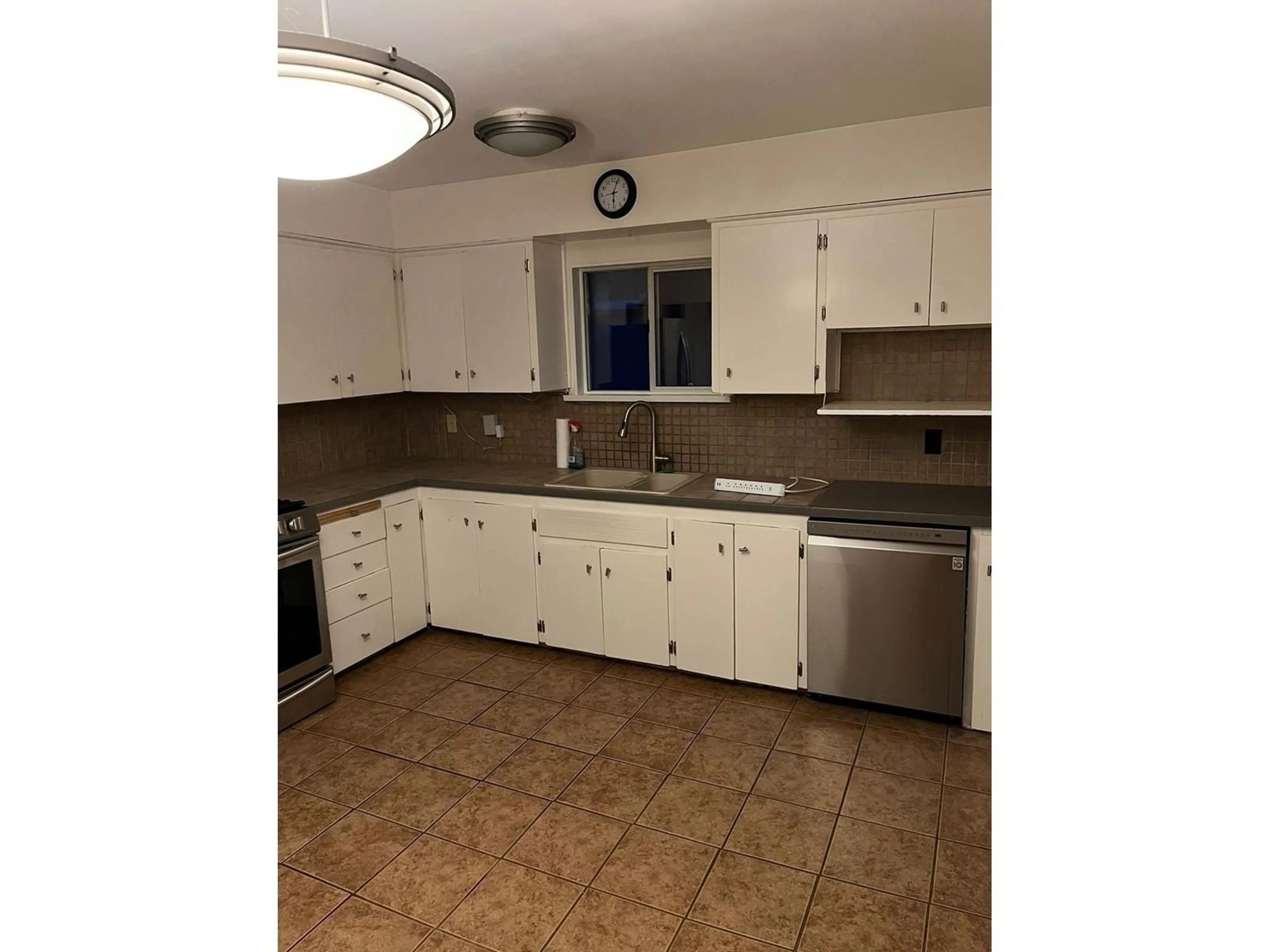 Standard kitchen, unknown for 8133 112A STREET, Delta British Columbia V4C4Y9