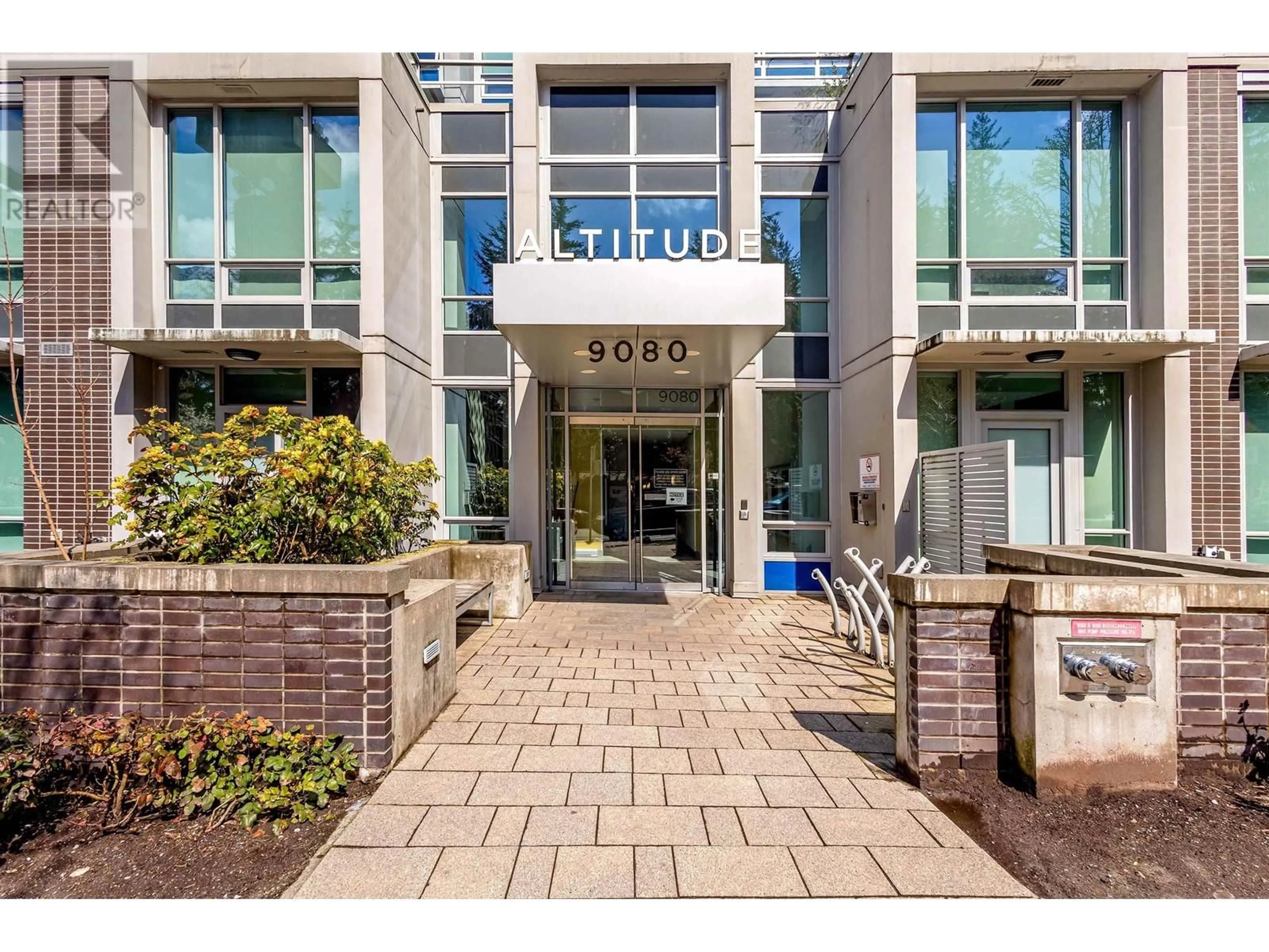 Indoor foyer for 1502 9080 UNIVERSITY CRESCENT, Burnaby British Columbia V5A0B7