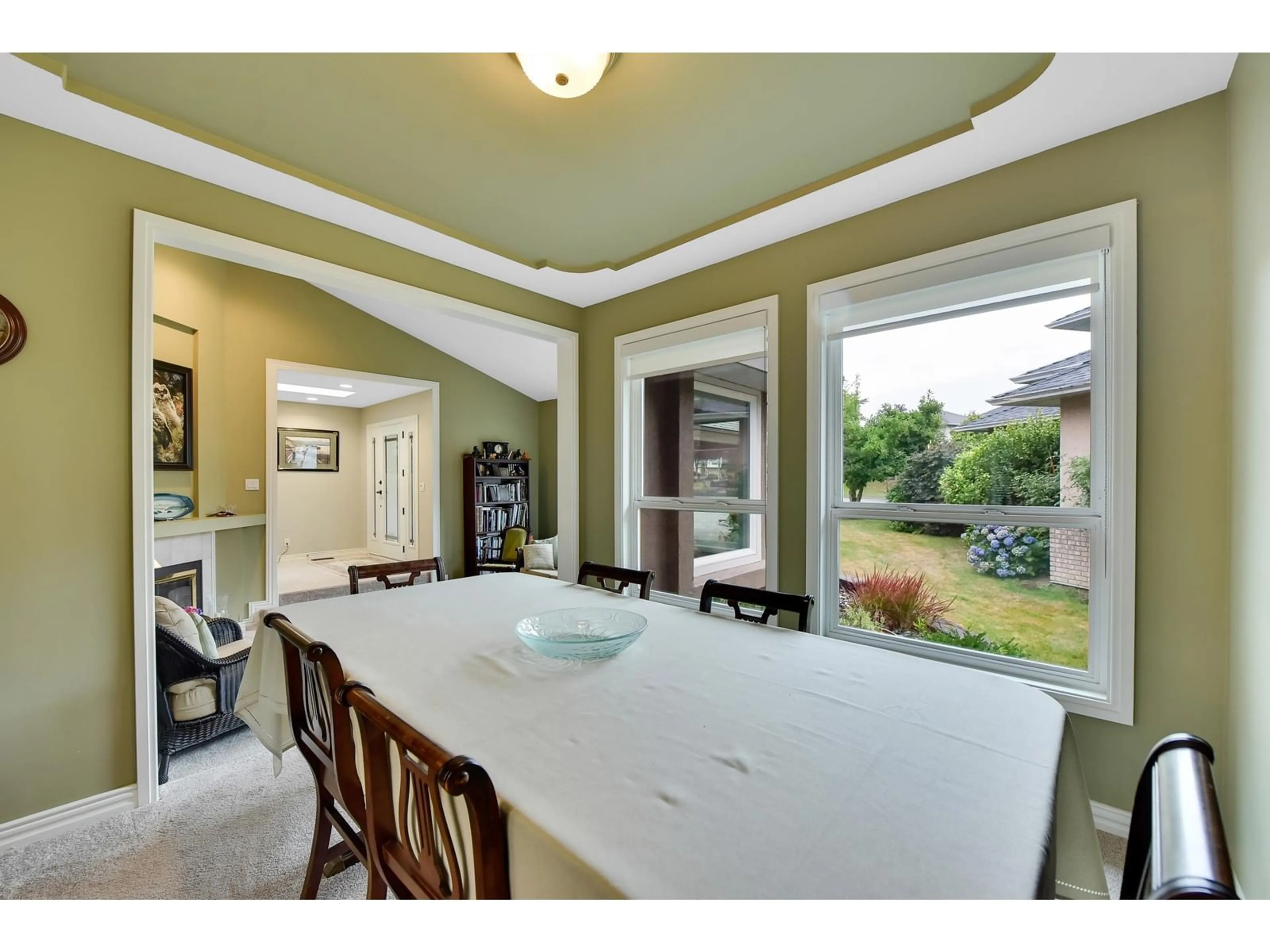 Dining room, ceramic/tile floor for 8518 165A STREET, Surrey British Columbia V4N3H2