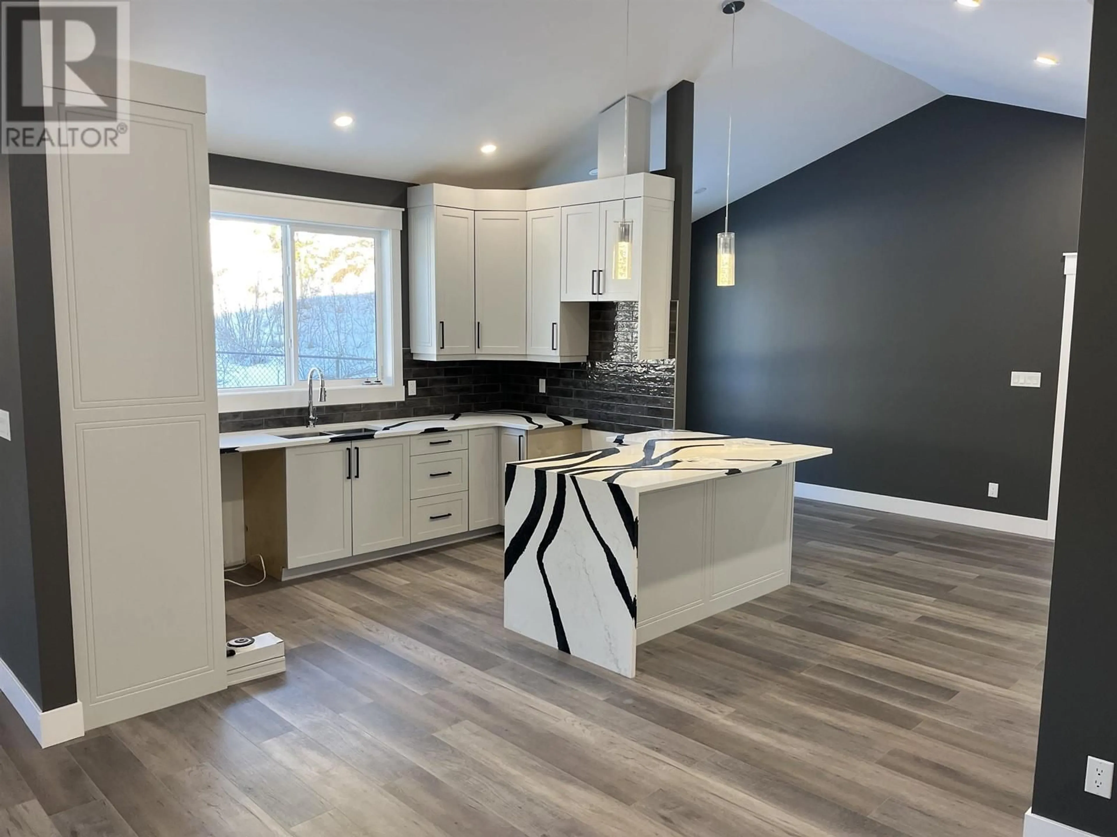 Open concept kitchen, unknown for 104 960 NORTH NECHAKO ROAD, Prince George British Columbia V2K1A3