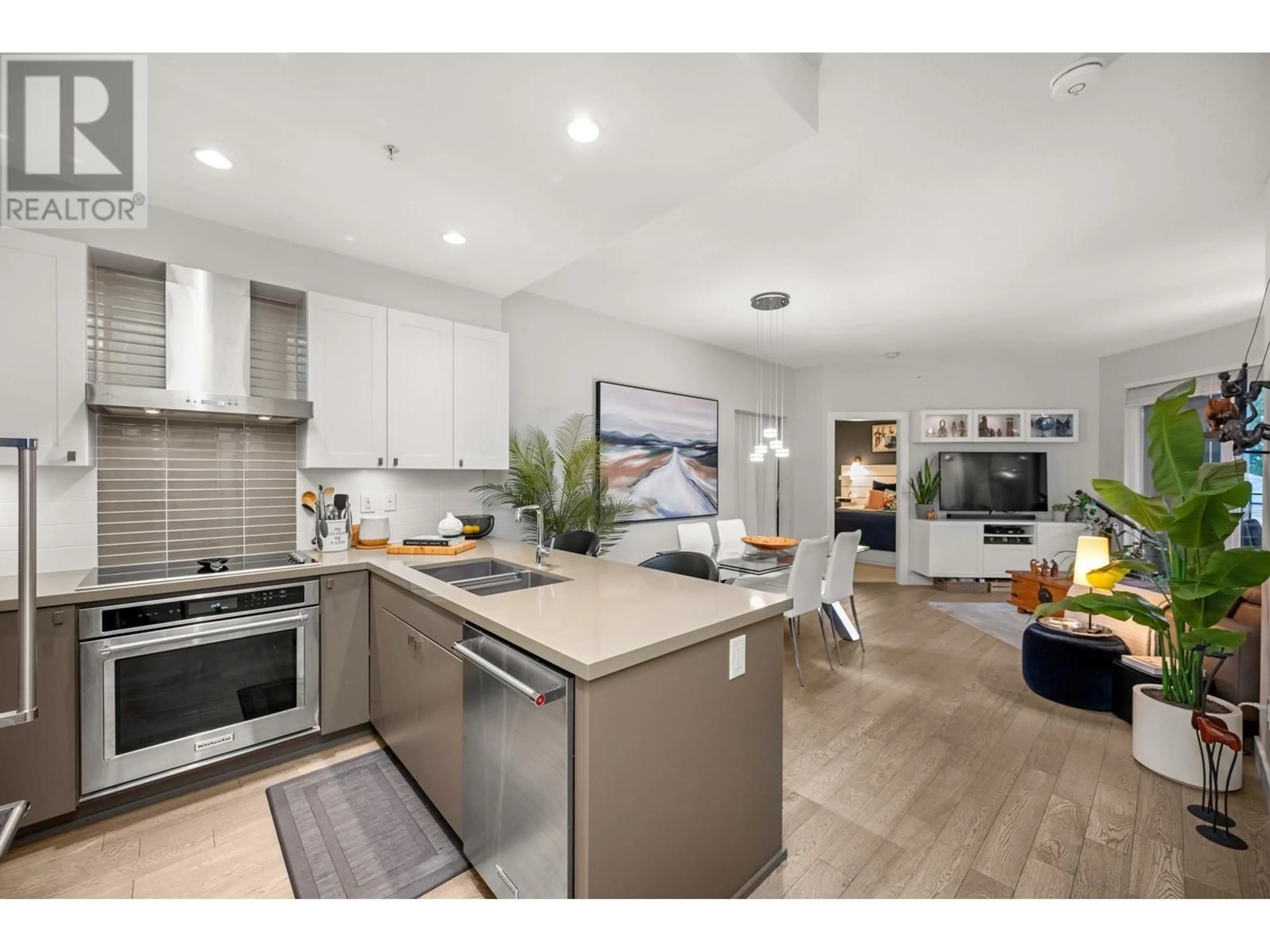 Open concept kitchen, unknown for 501 3399 NOEL DRIVE, Burnaby British Columbia V3J0G8