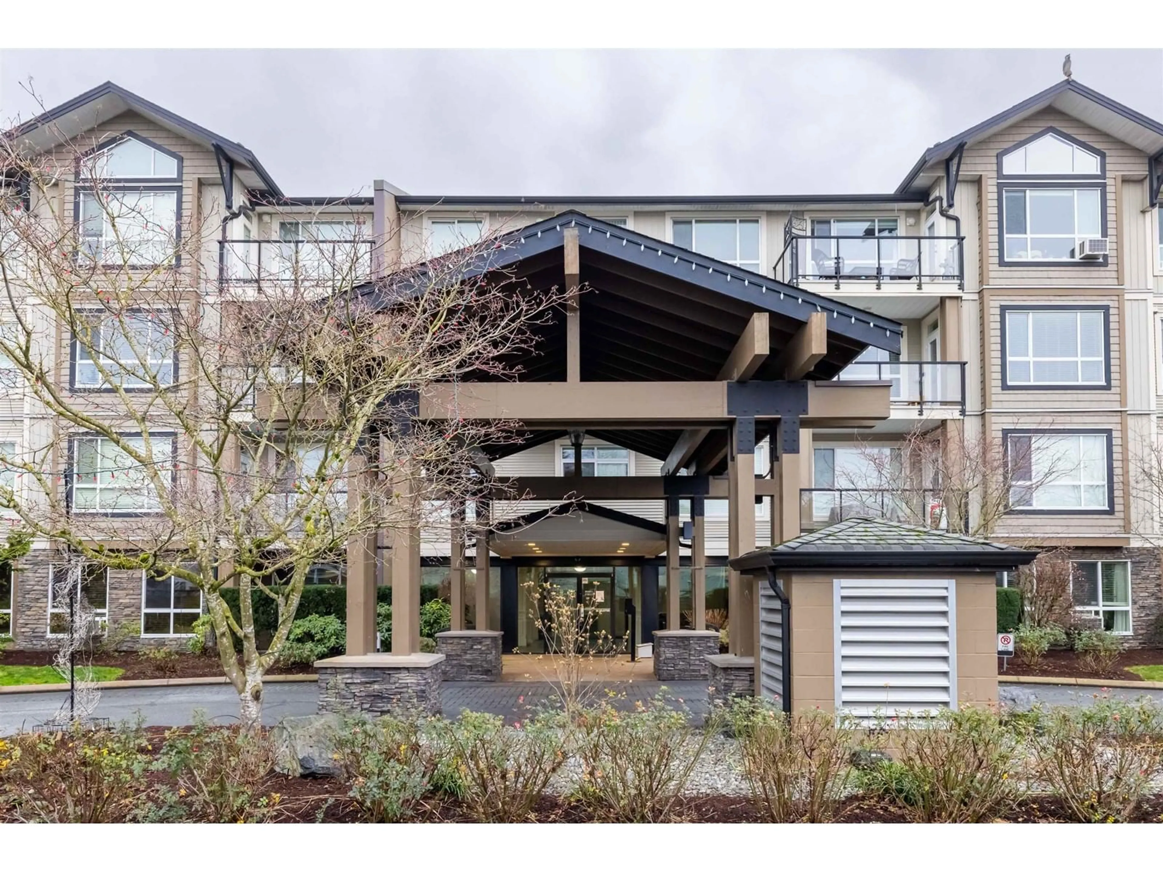 Indoor foyer for 112 32729 GARIBALDI DRIVE, Abbotsford British Columbia V2T0A6