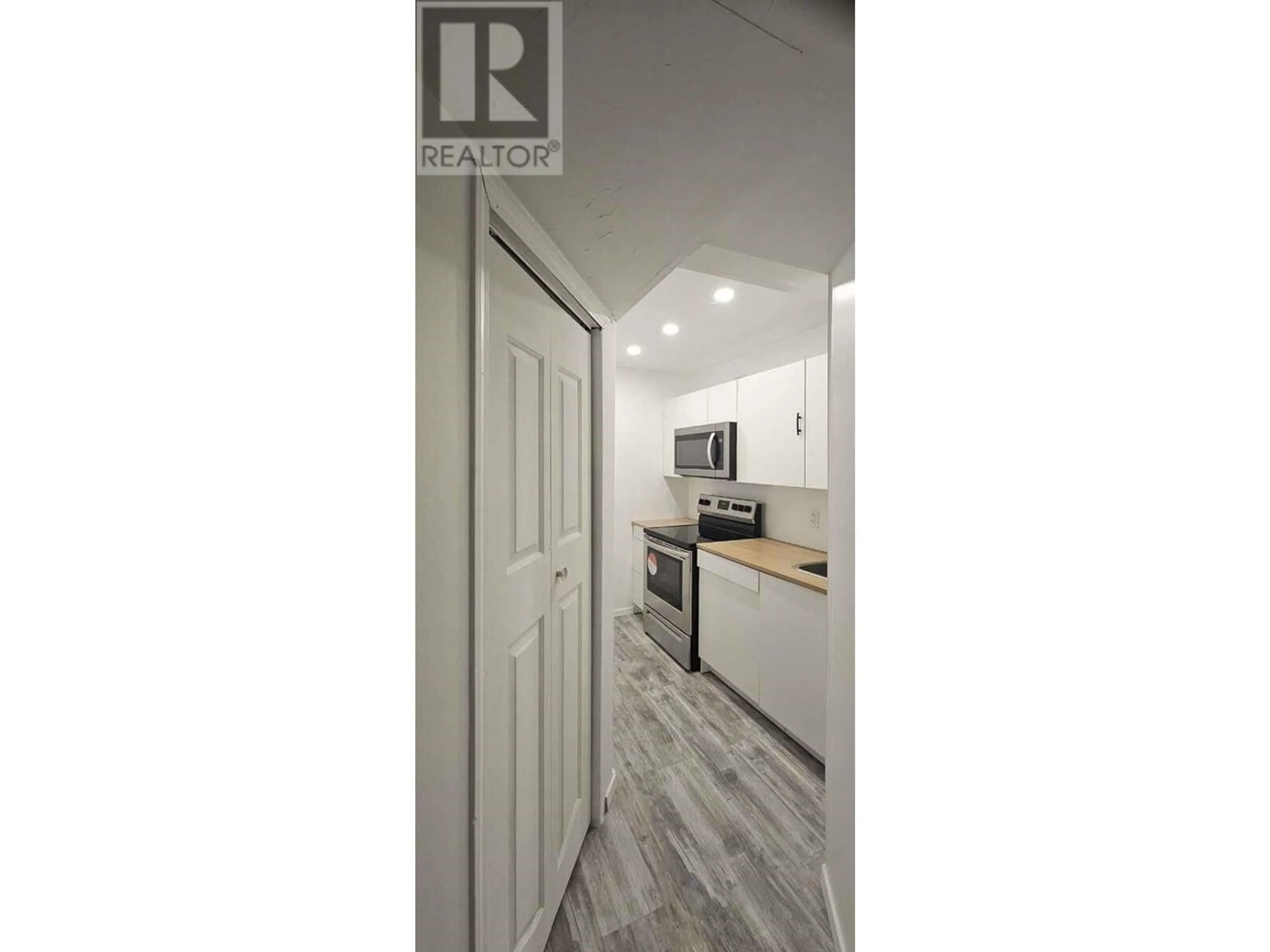 Standard kitchen, wood/laminate floor for 2957 BRITANNIA CRESCENT, Port Coquitlam British Columbia V3B4V5