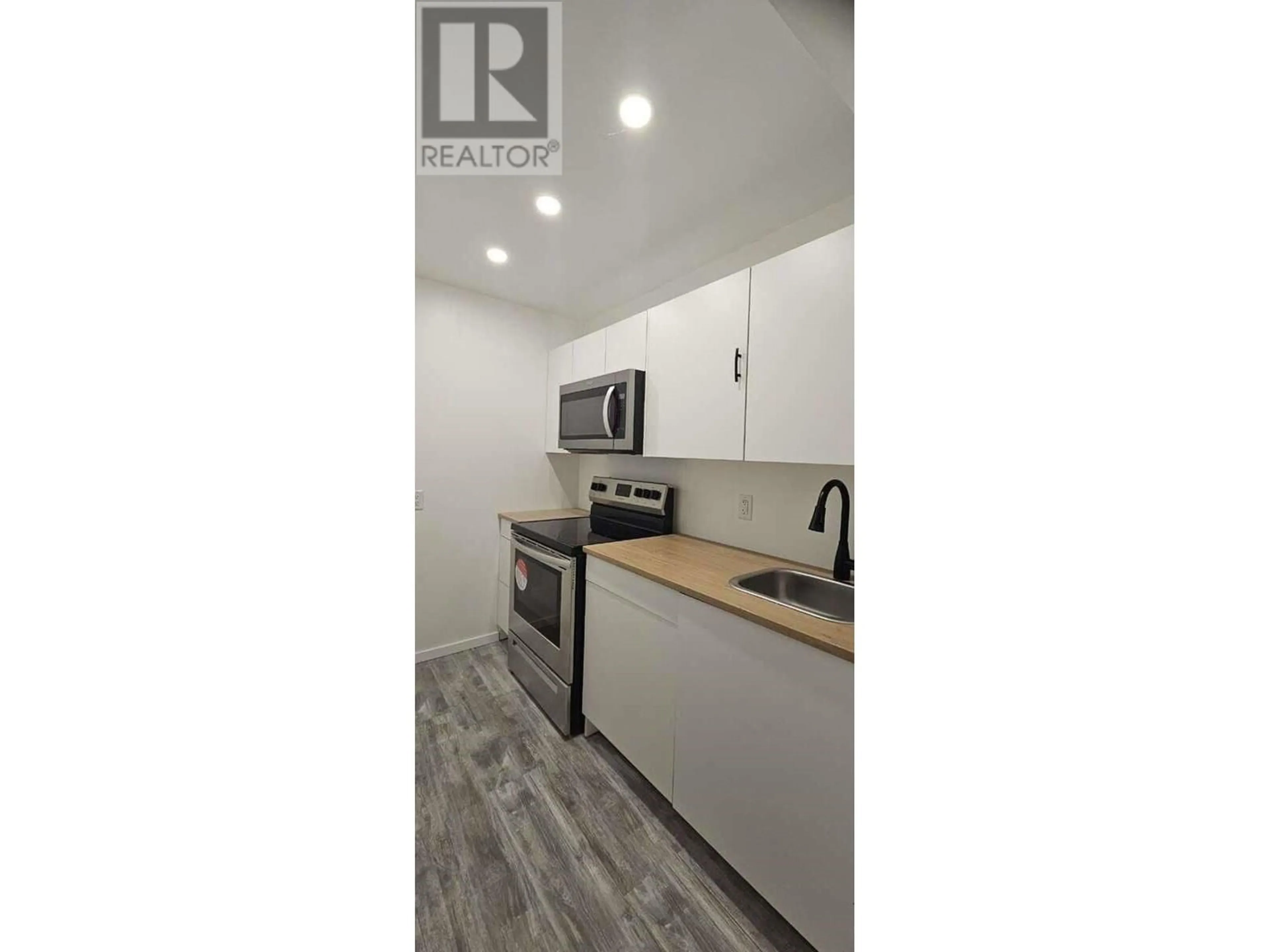 Standard kitchen, wood/laminate floor for 2957 BRITANNIA CRESCENT, Port Coquitlam British Columbia V3B4V5