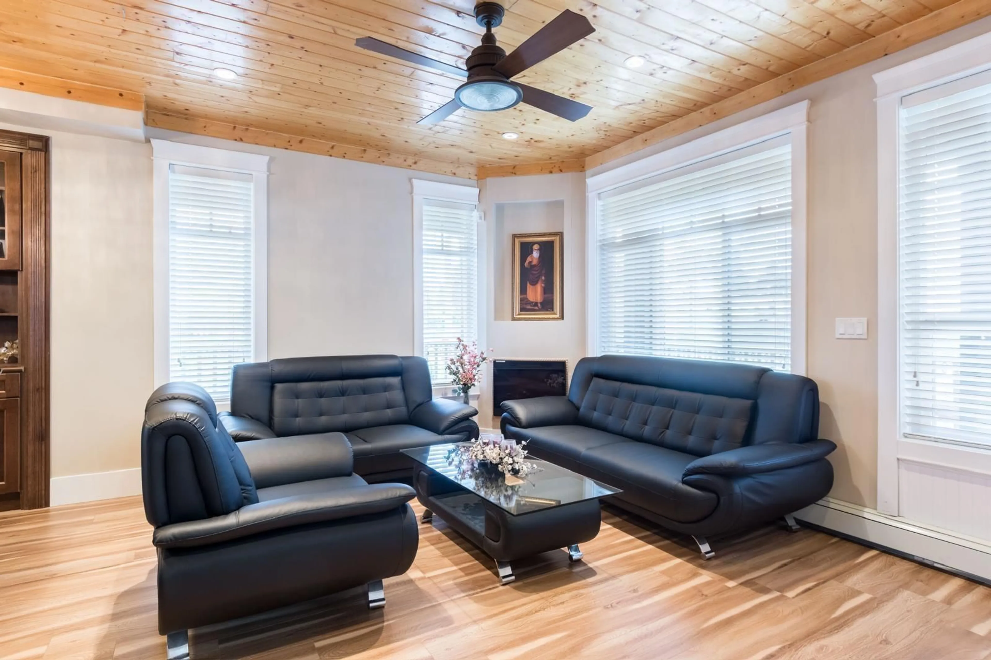 Living room with furniture, wood/laminate floor for 7052 148 STREET, Surrey British Columbia V3S2X3