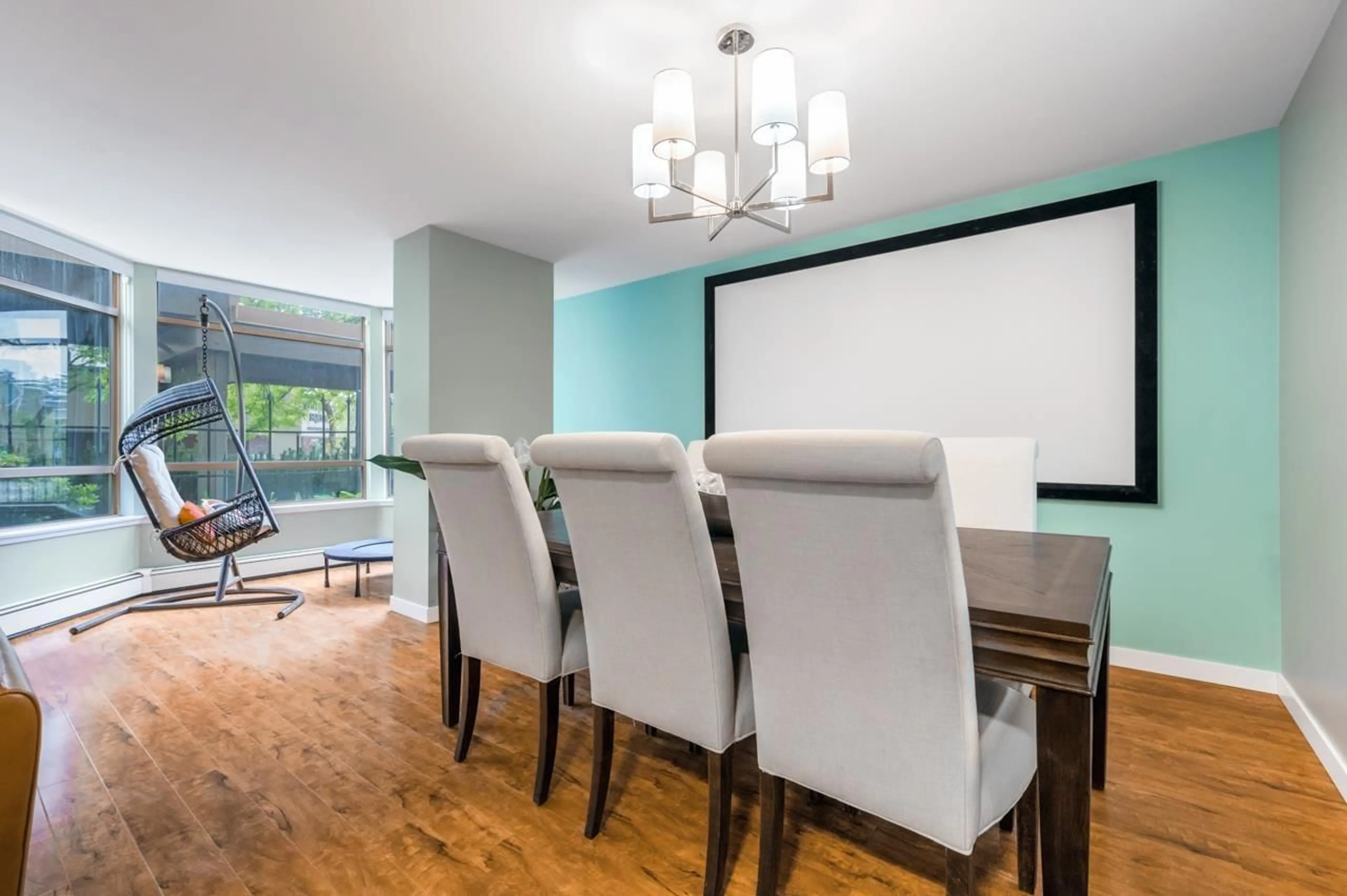 Dining room, wood/laminate floor for 101 15111 RUSSELL AVENUE, White Rock British Columbia V4B2P4