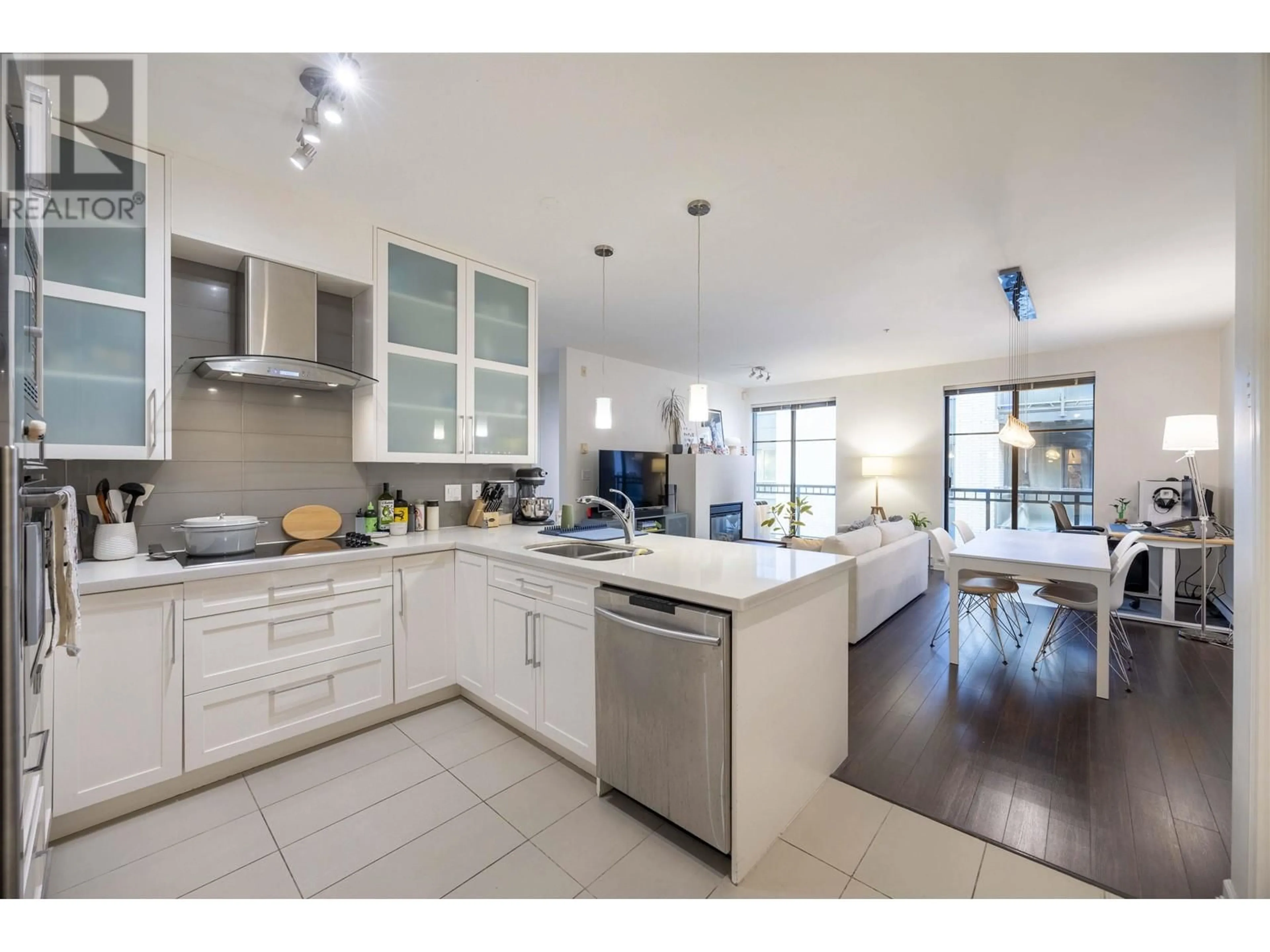 Open concept kitchen, ceramic/tile floor for 302 2065 W 12TH AVENUE, Vancouver British Columbia V6J5L9