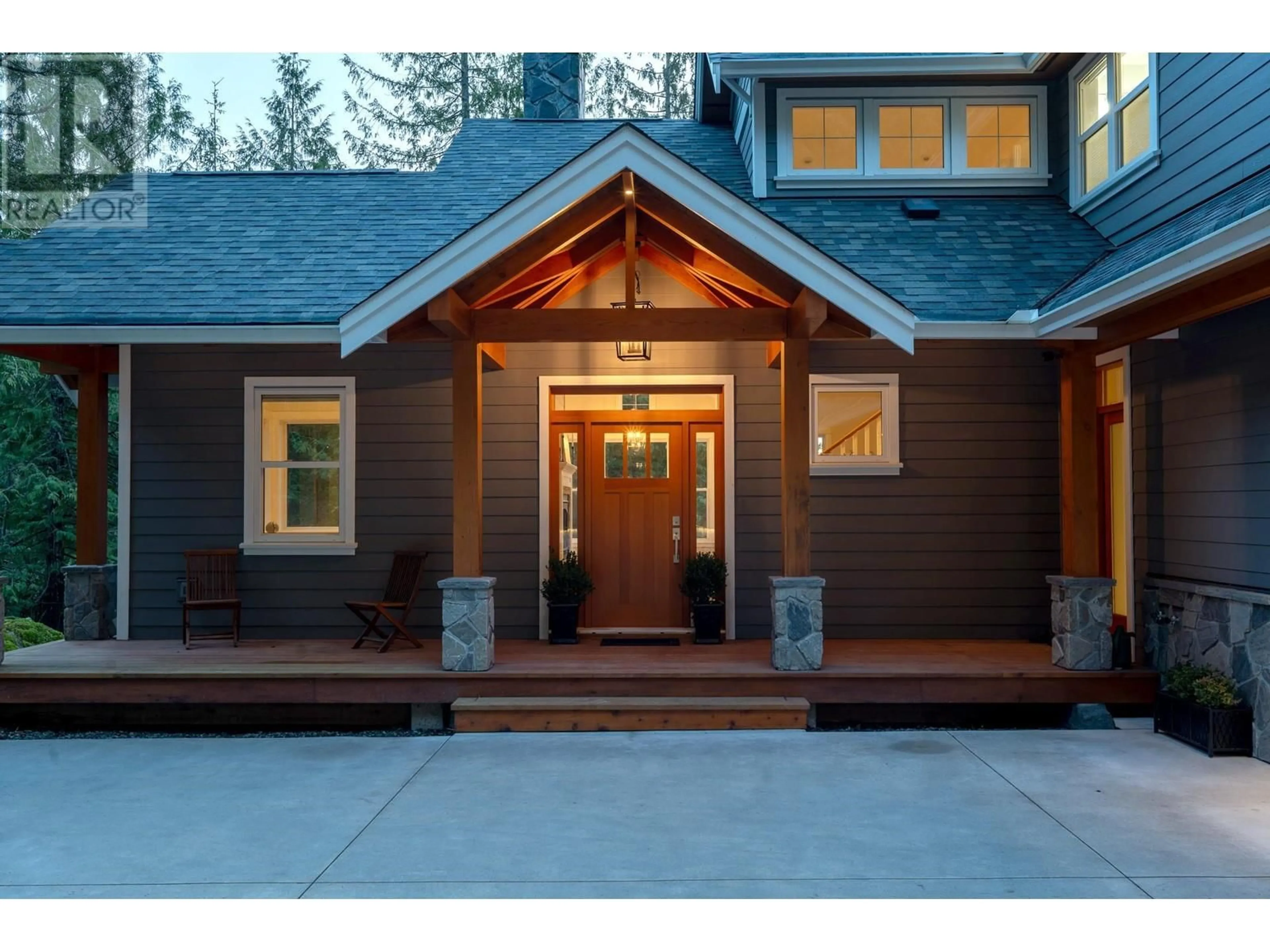 Indoor entryway for 153 SWALLOW ROAD, Gibsons British Columbia V0N1V3