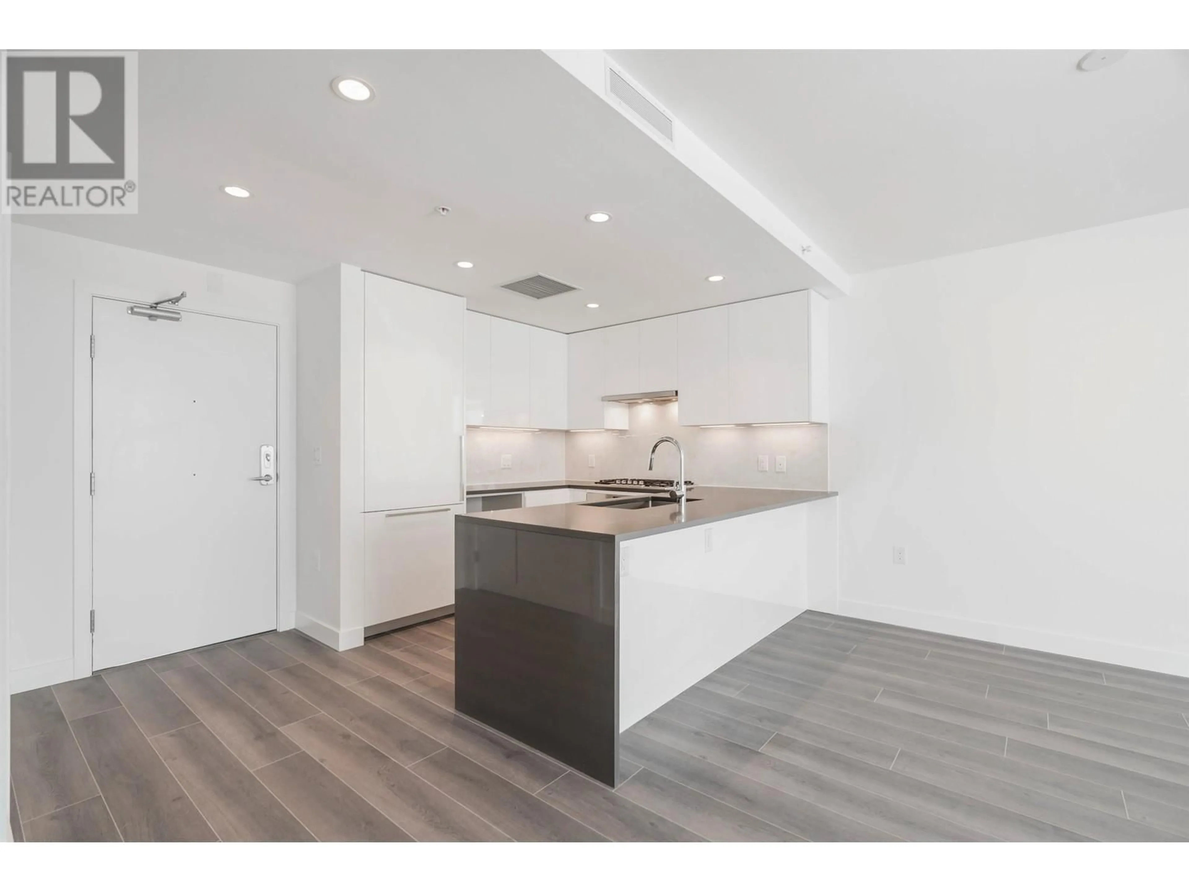 Open concept kitchen, unknown for 904 8188 FRASER STREET, Vancouver British Columbia V5X0J8