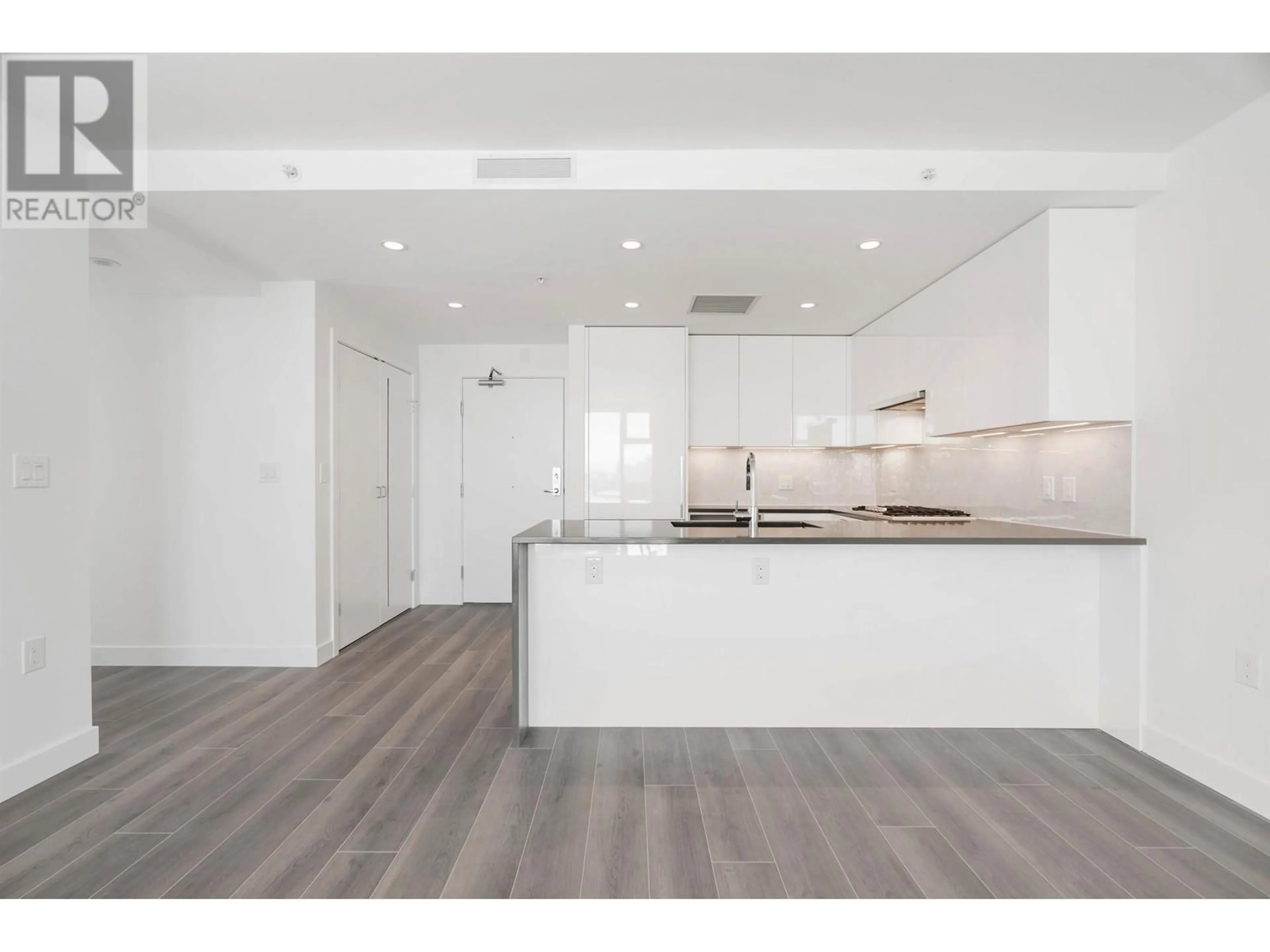 Open concept kitchen, unknown for 904 8188 FRASER STREET, Vancouver British Columbia V5X0J8