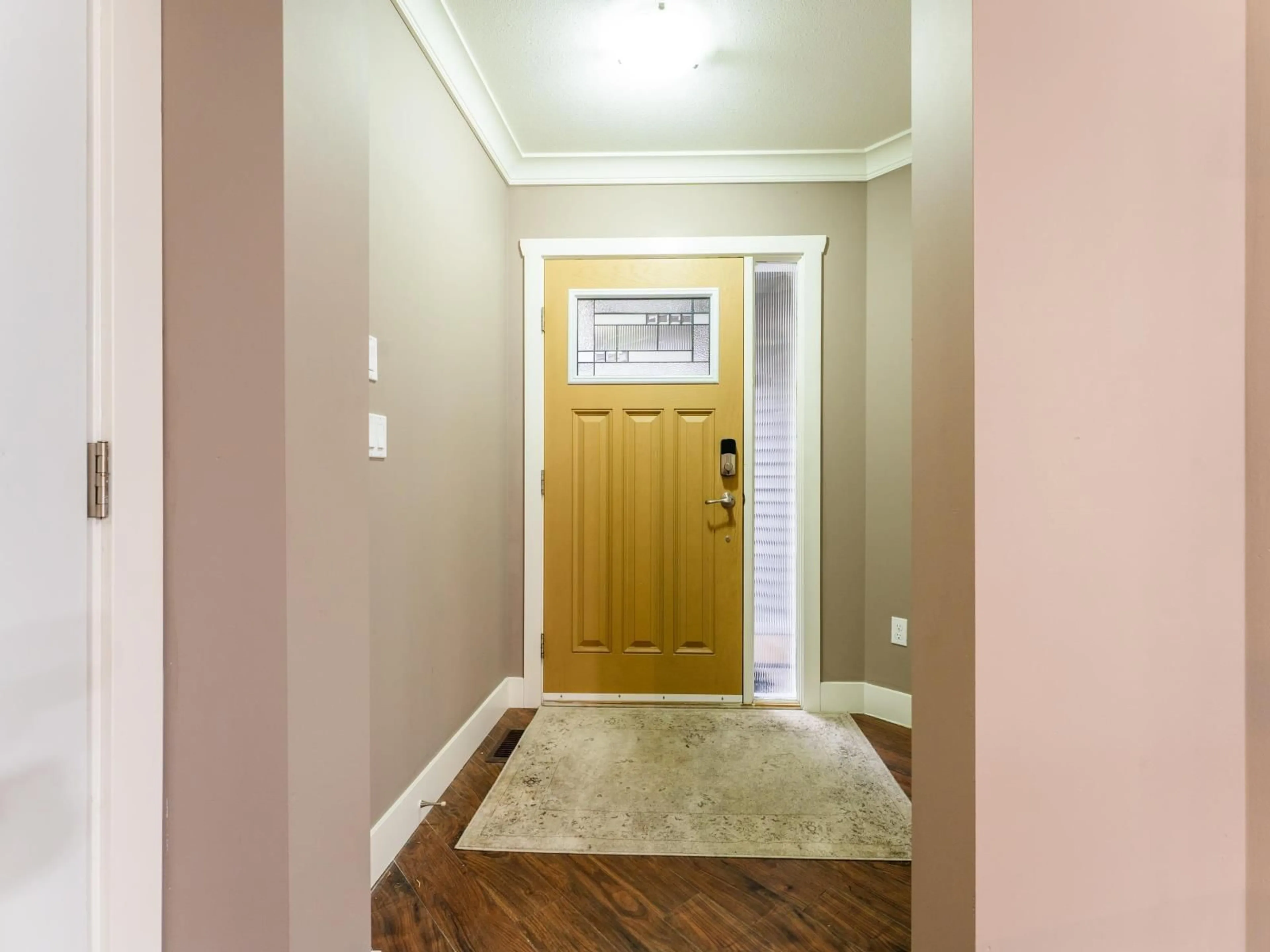 Indoor entryway for 6 45762 SAFFLOWER CRESCENT|Sardis South, Chilliwack British Columbia V2R0S4