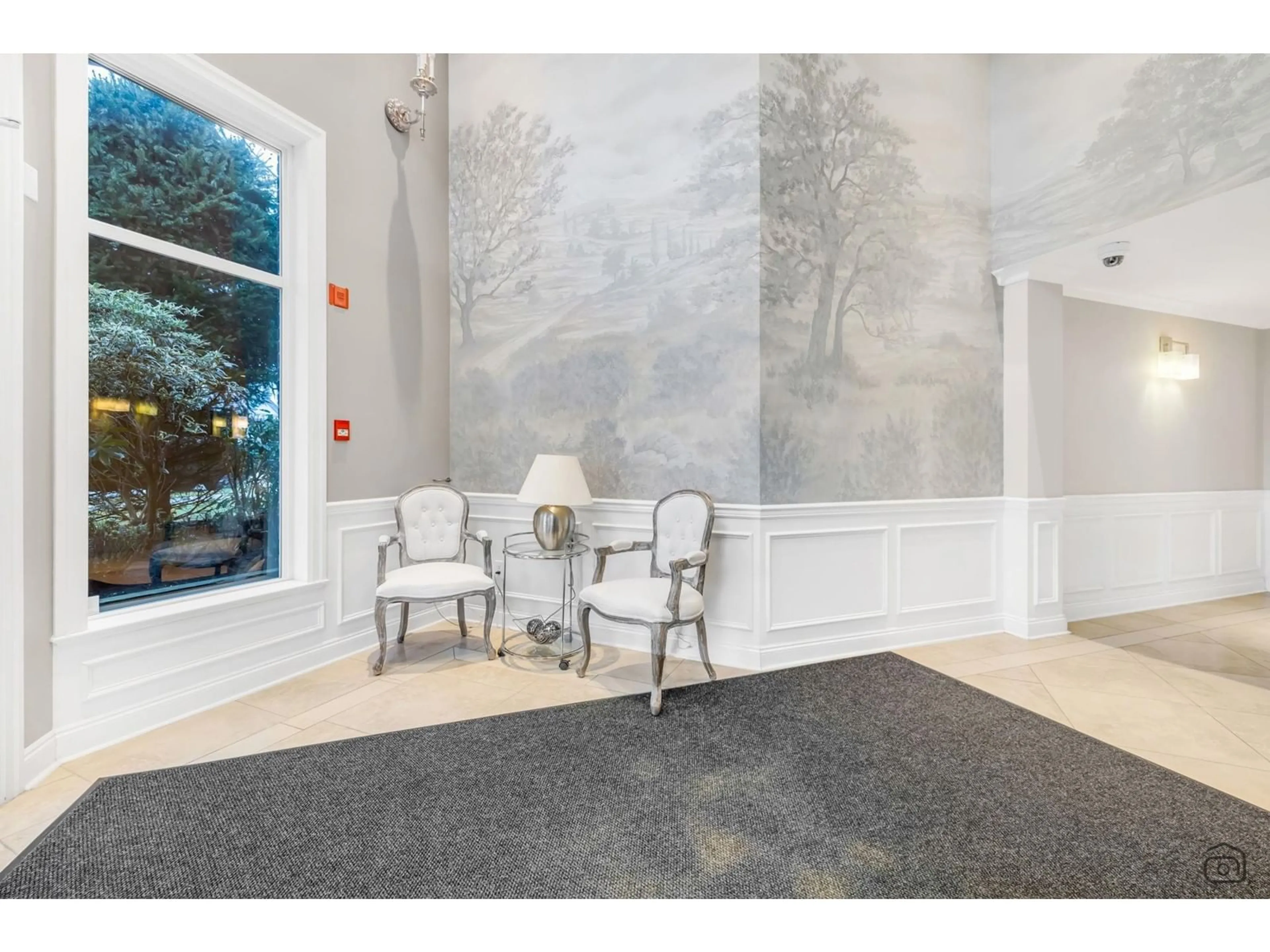 Indoor foyer for 205 - 15357 ROPER, White Rock British Columbia V4B2G2