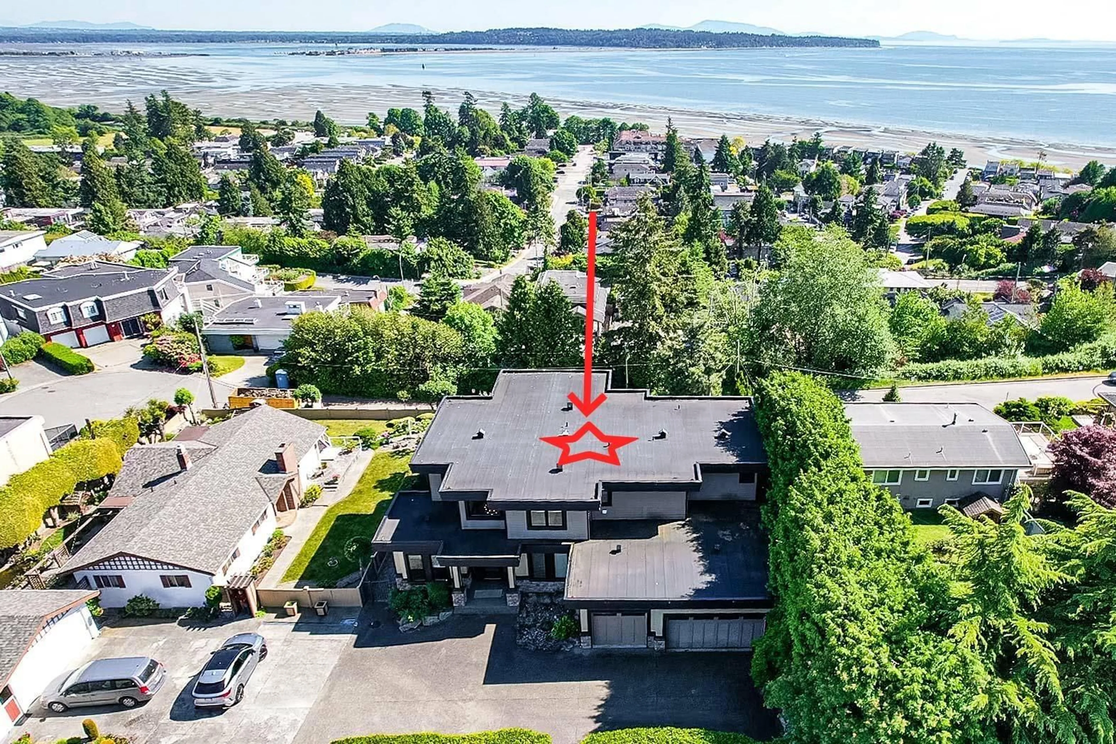 A pic from outside/outdoor area/front of a property/back of a property/a pic from drone, water/lake/river/ocean view for 15632 CLIFF AVENUE, White Rock British Columbia V4B1V9