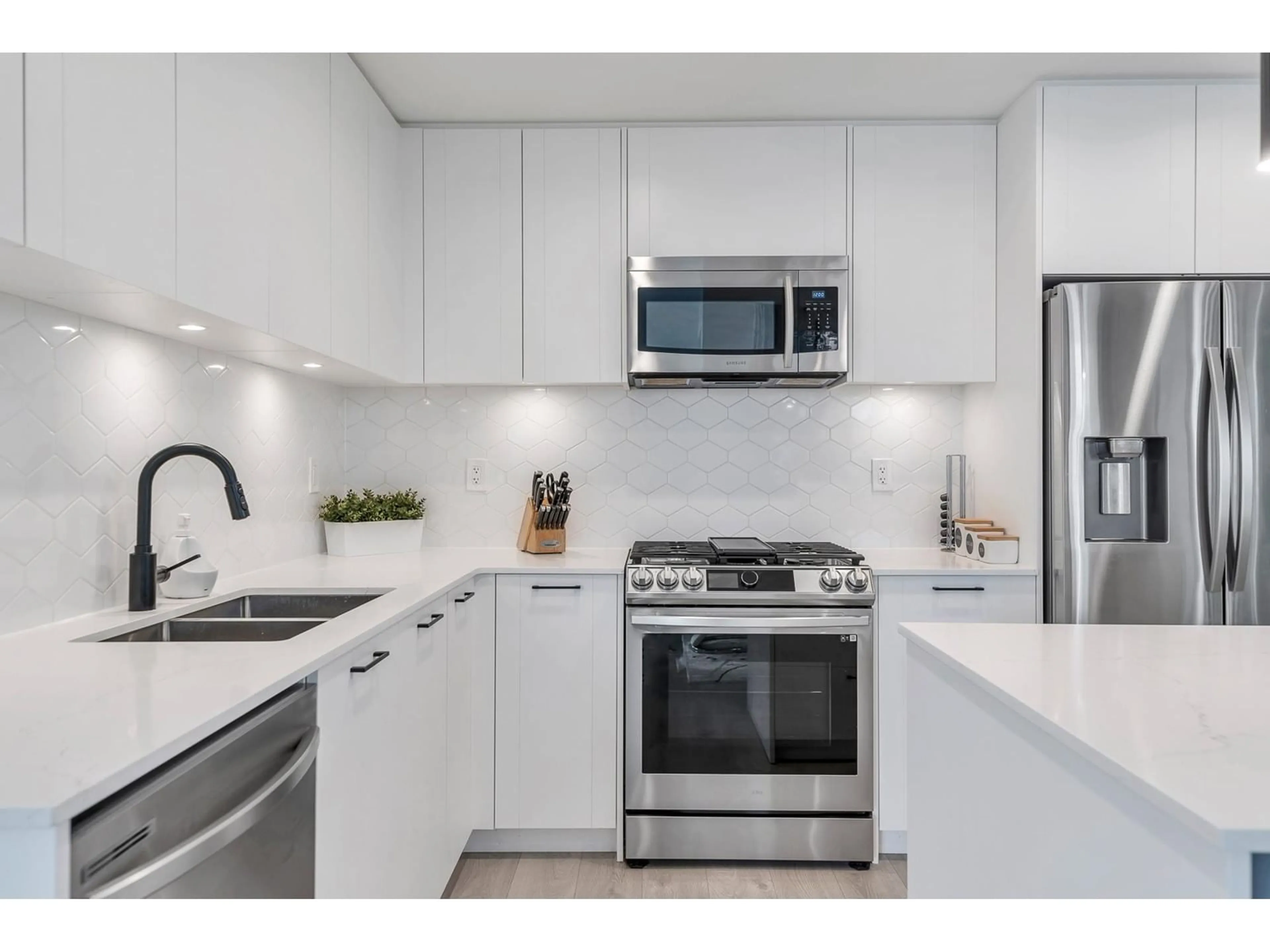 Standard kitchen, ceramic/tile floor for 210 8327 201 STREET, Langley British Columbia V2Y3P5