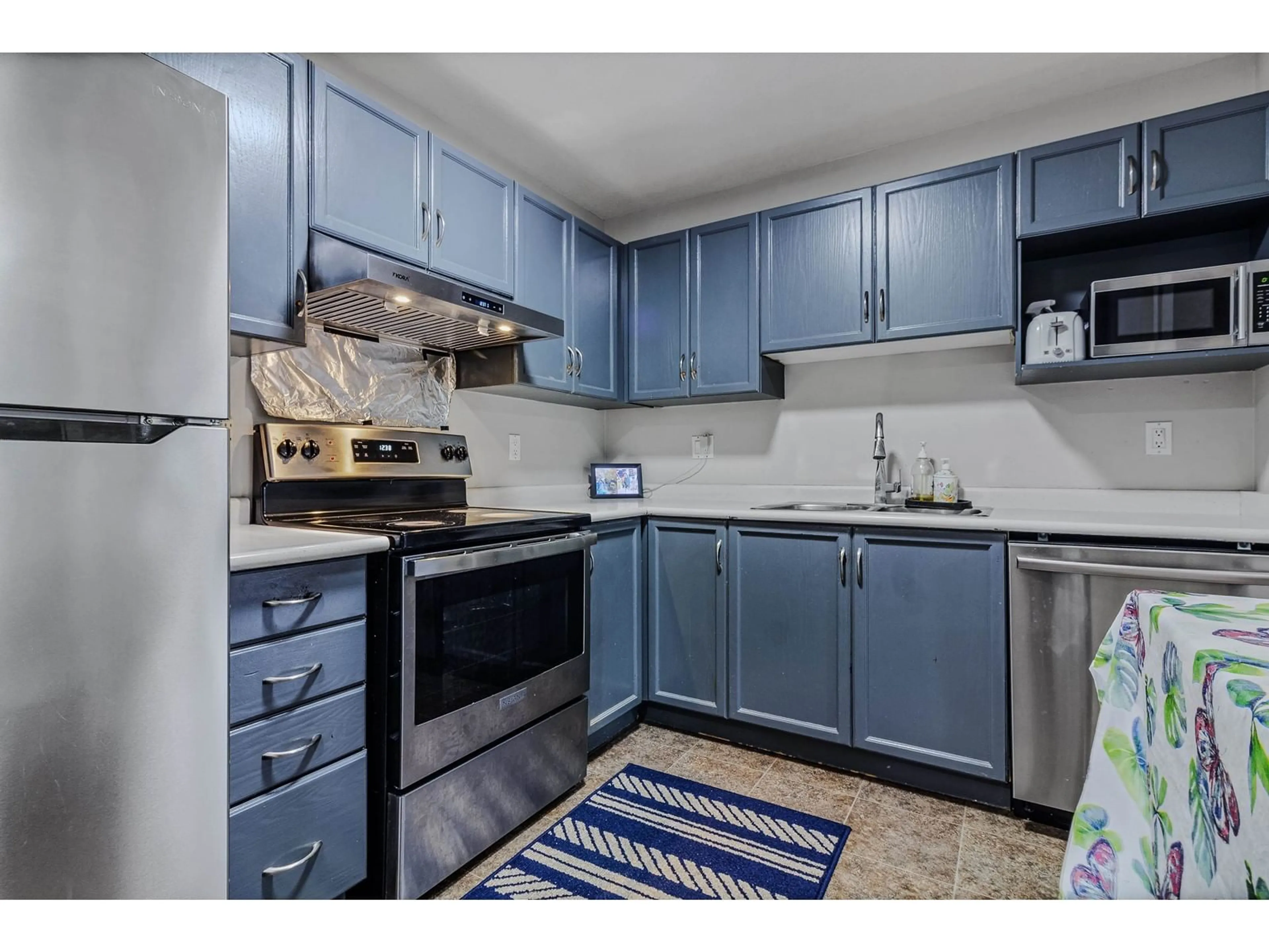 Standard kitchen, unknown for 238 32830 GEORGE FERGUSON WAY, Abbotsford British Columbia V2S7K1