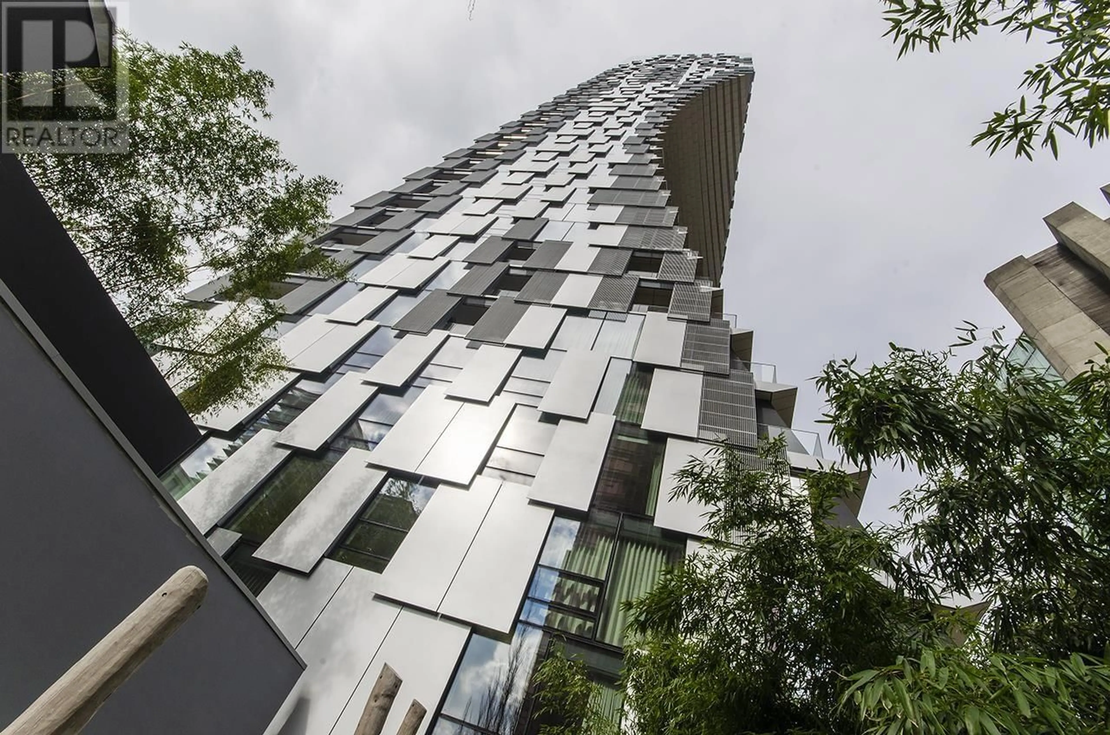 Indoor foyer for 2205 - 1568 ALBERNI STREET, Vancouver British Columbia V6G0E3