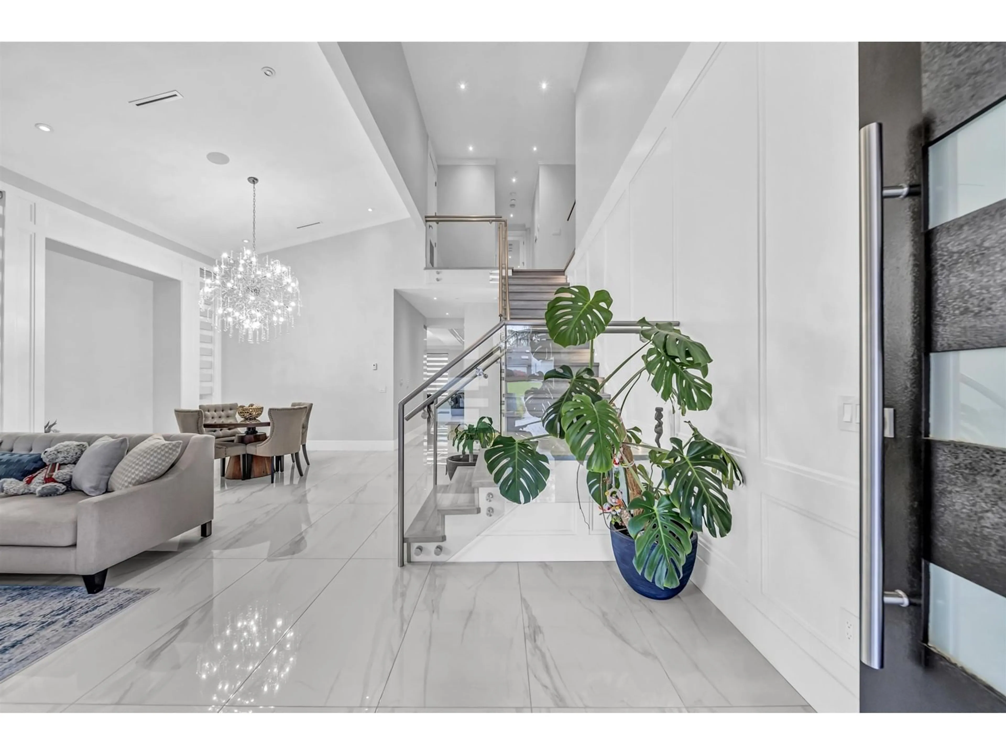 Indoor entryway for 6474 131A STREET, Surrey British Columbia V3W7P4