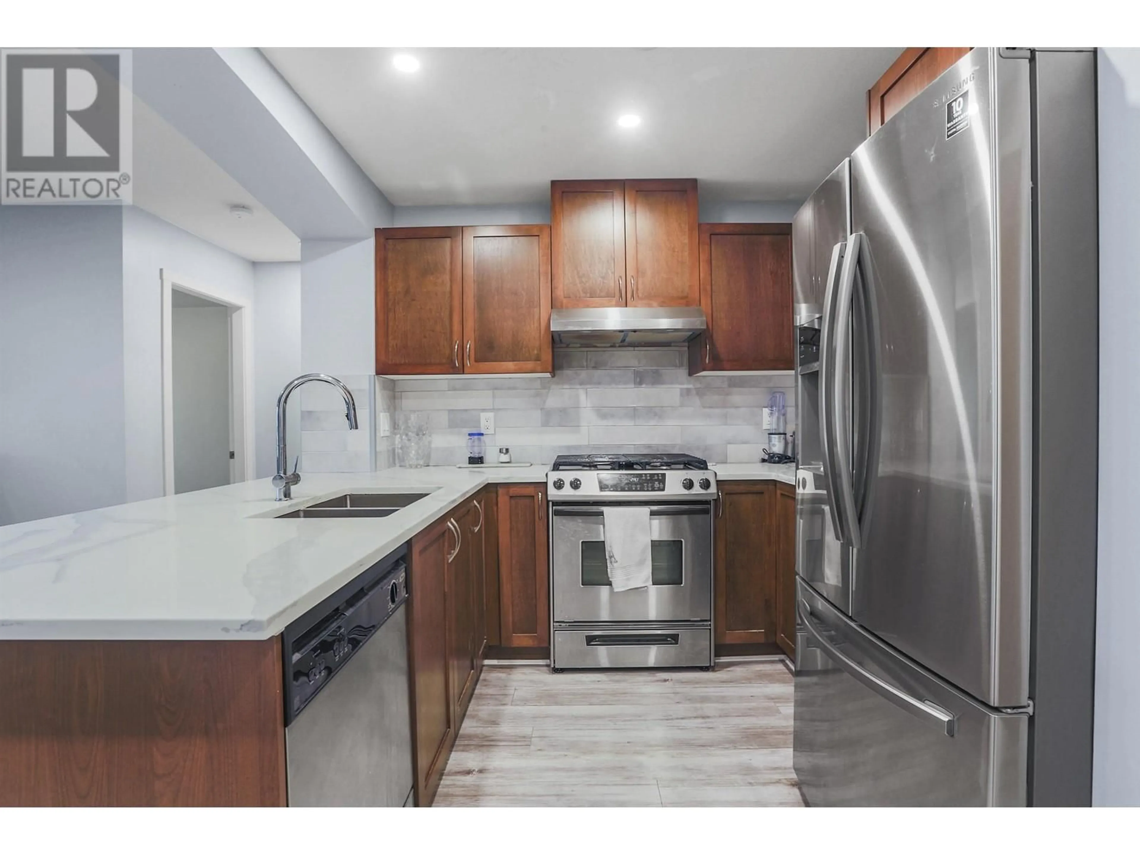 Standard kitchen, unknown for 302 2951 SILVER SPRINGS BOULEVARD, Coquitlam British Columbia V3E3S4