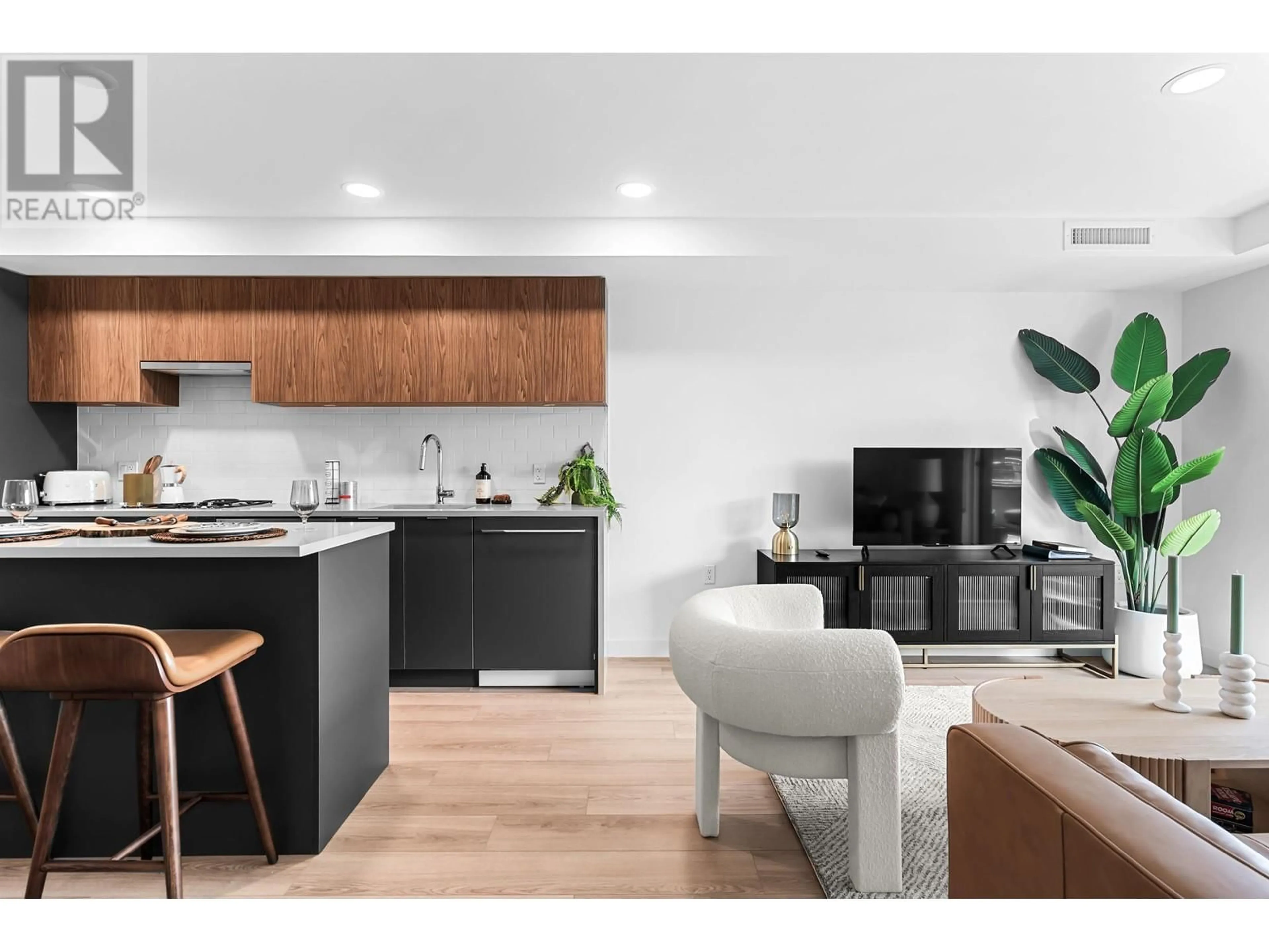 Open concept kitchen, unknown for 102 2419 GRANT STREET, Vancouver British Columbia V0V0V0