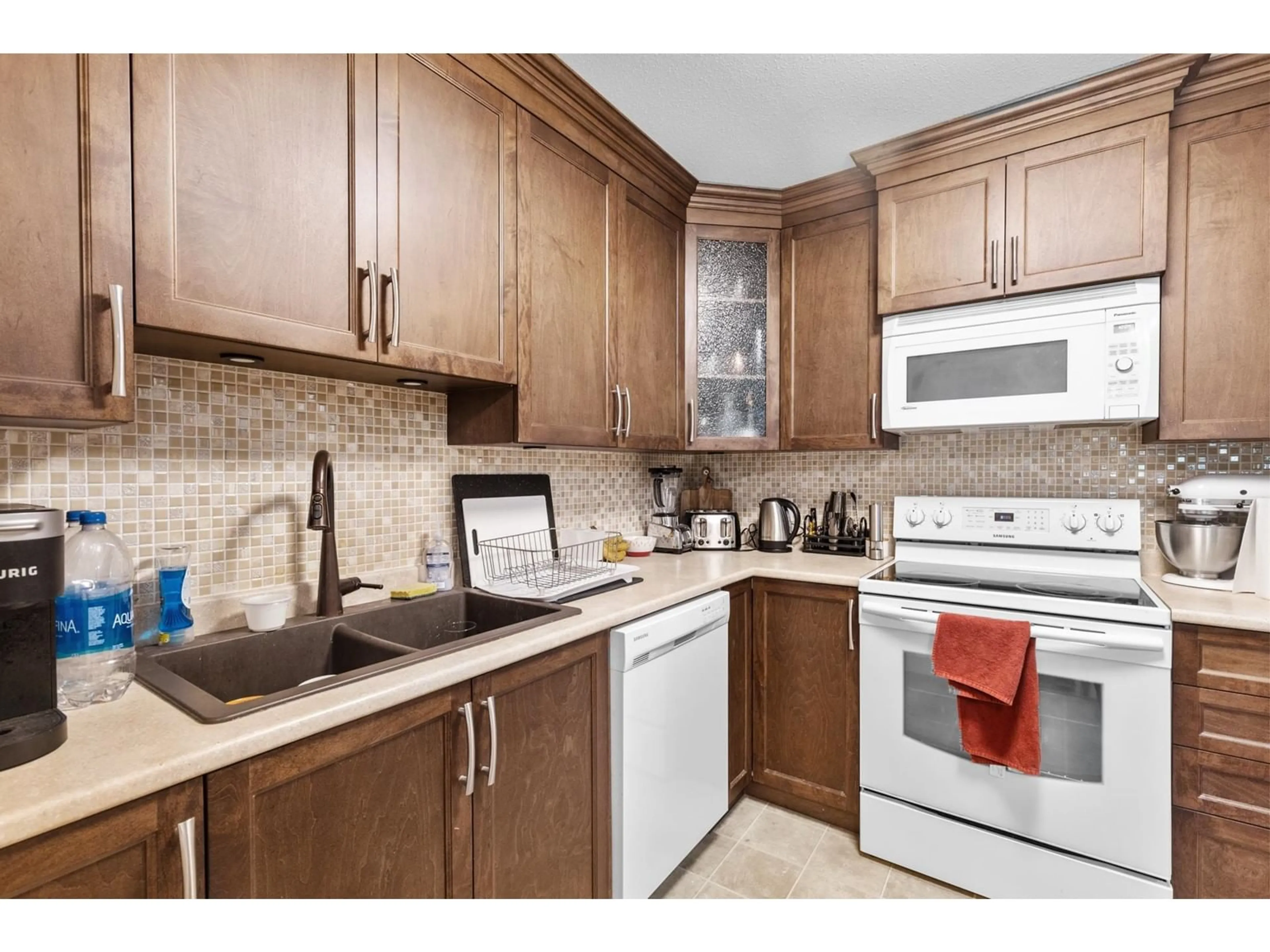 Standard kitchen, unknown for 206 33718 KING ROAD, Abbotsford British Columbia V2S8J3