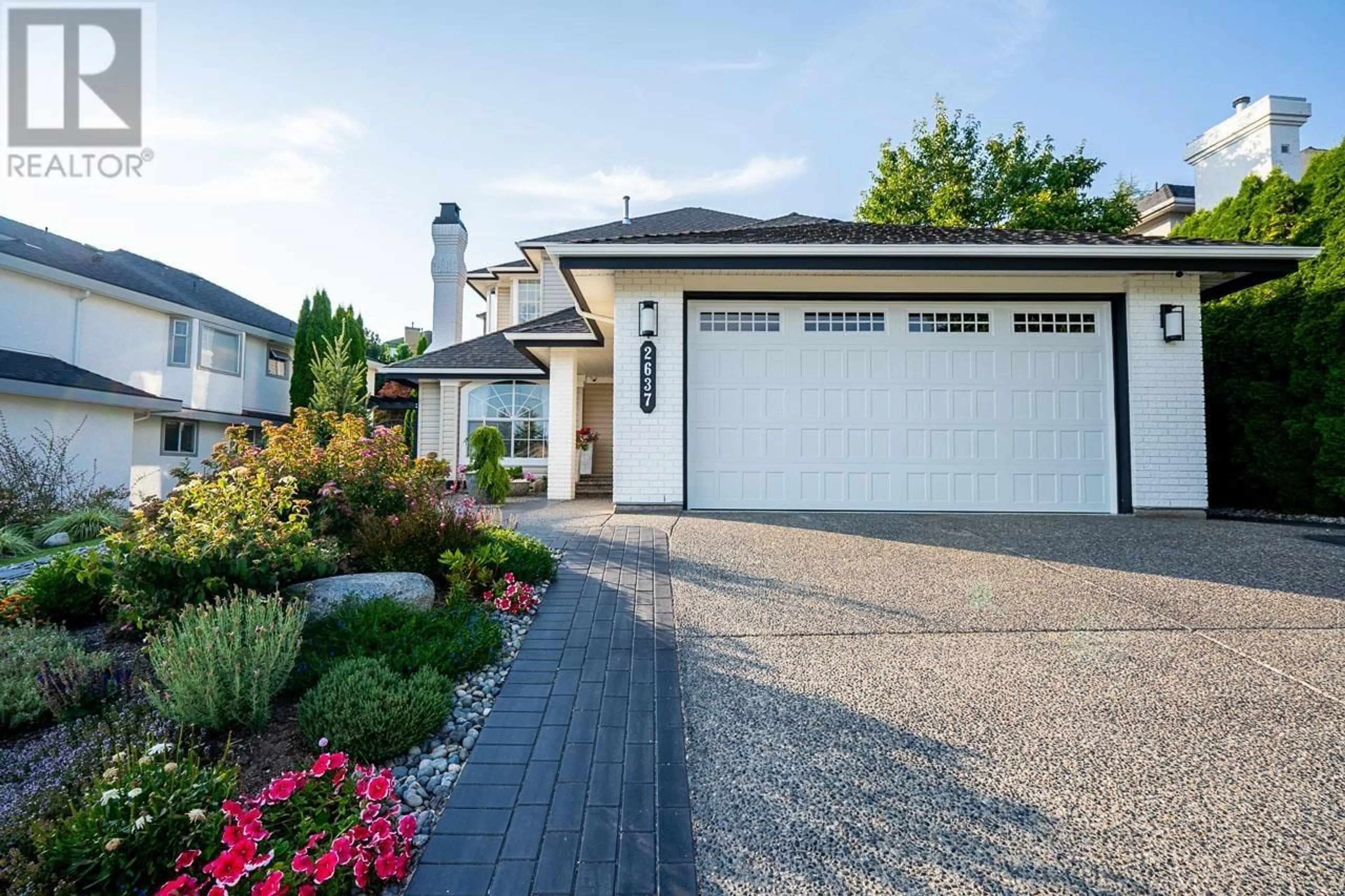 Home with vinyl exterior material, street for 2637 SANDSTONE CRESCENT, Coquitlam British Columbia V3E2T8