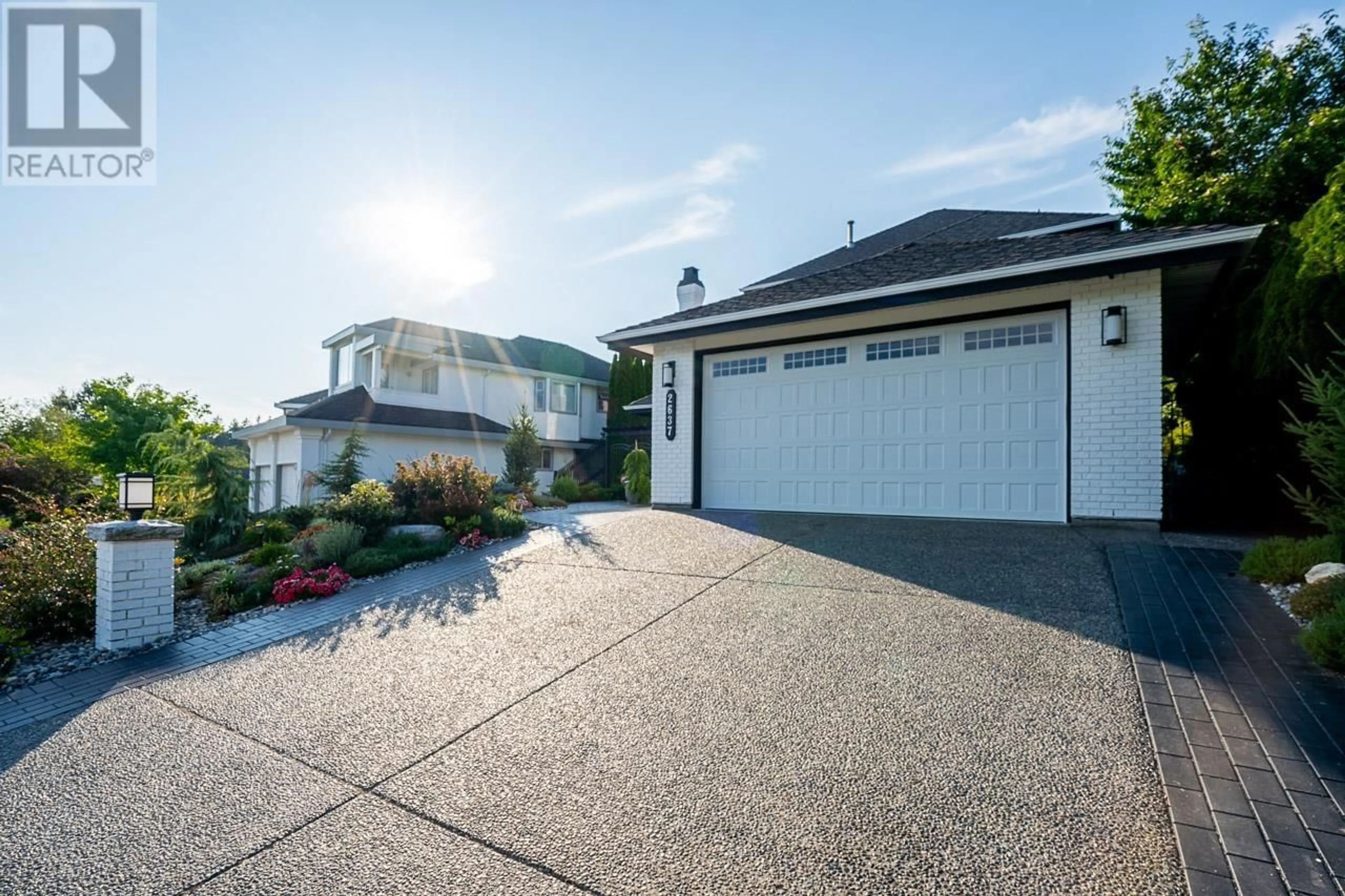 Home with vinyl exterior material, street for 2637 SANDSTONE CRESCENT, Coquitlam British Columbia V3E2T8