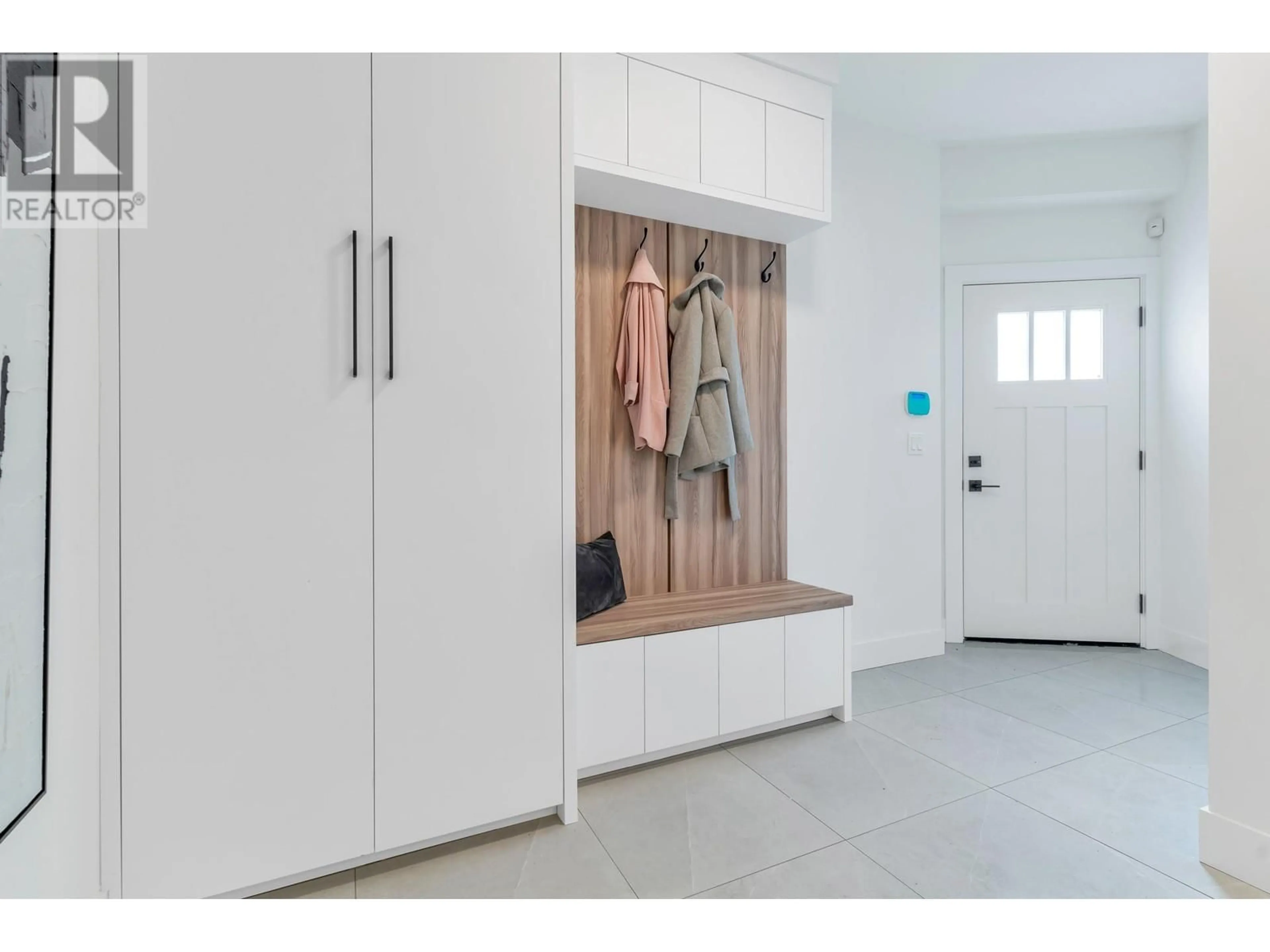 Indoor entryway for 5 - 4829 48 AVENUE, Ladner British Columbia V4K1V2