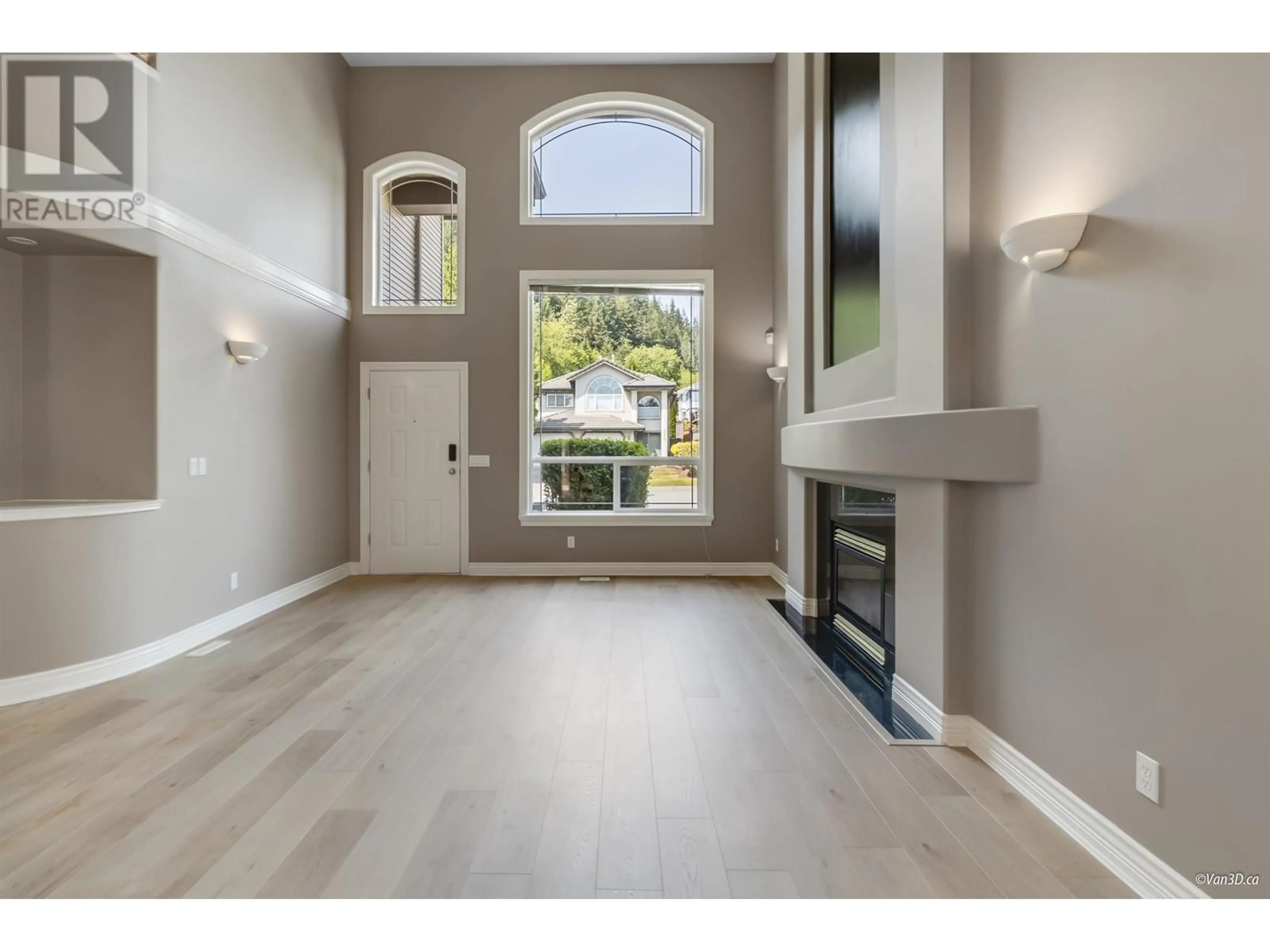 Indoor entryway for 3060 SIENNA COURT, Coquitlam British Columbia V3E3N7