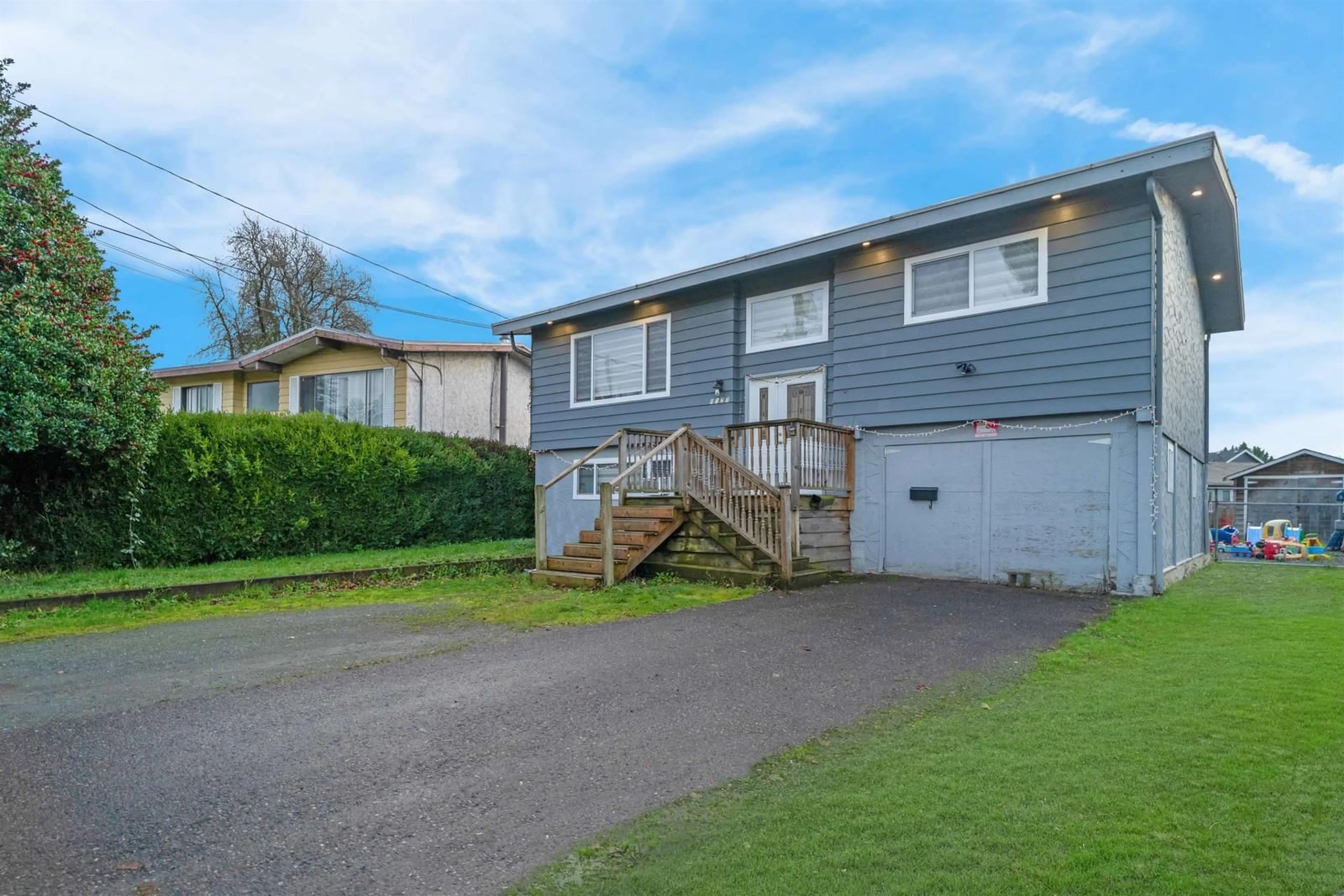 A pic from outside/outdoor area/front of a property/back of a property/a pic from drone, street for 9127 ARMITAGE STREET|Chilliwack Proper E, Chilliwack British Columbia V2P6R6