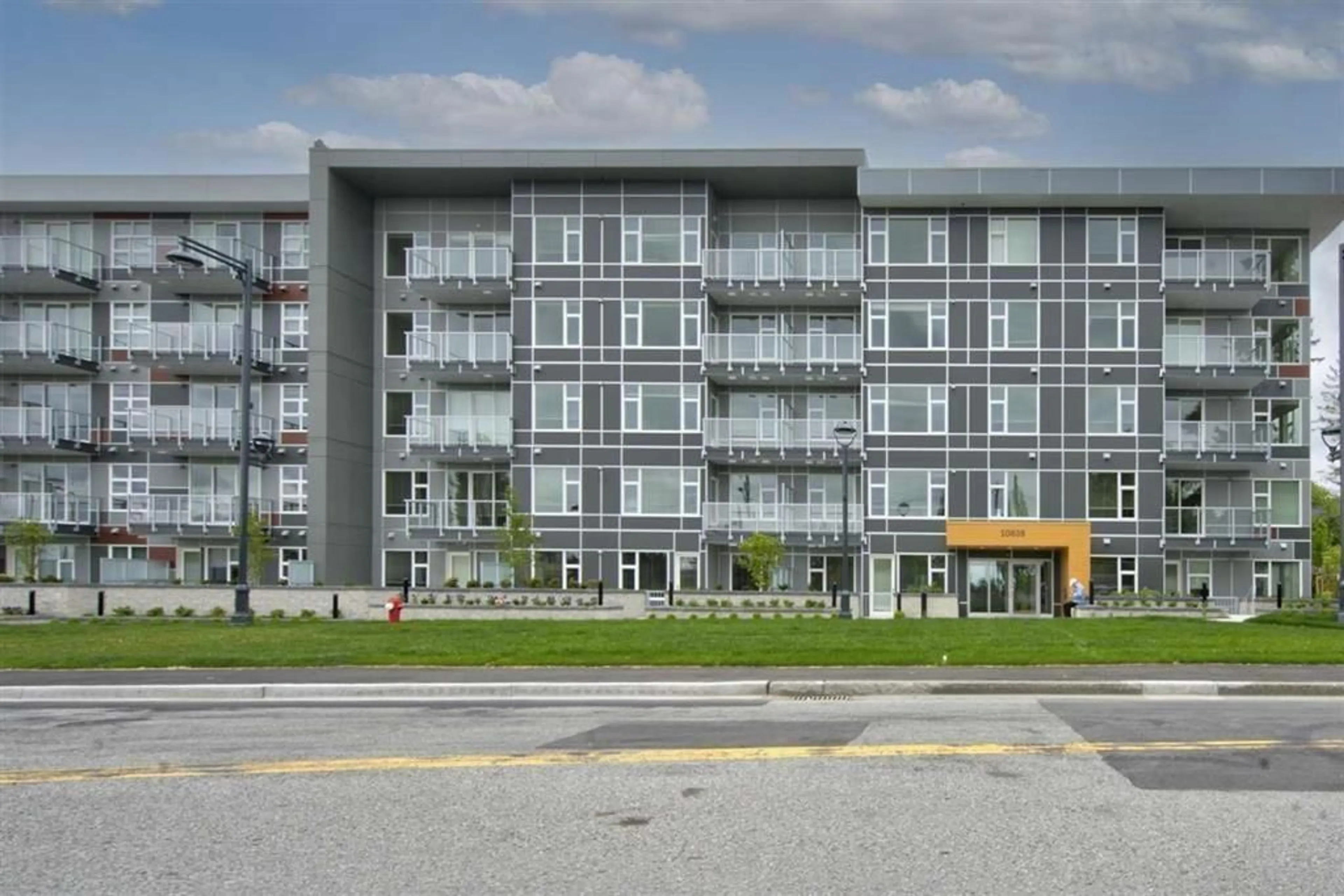 Unknown for 102 - 10838 WHALLEY BOULEVARD, Surrey British Columbia V3R0G8