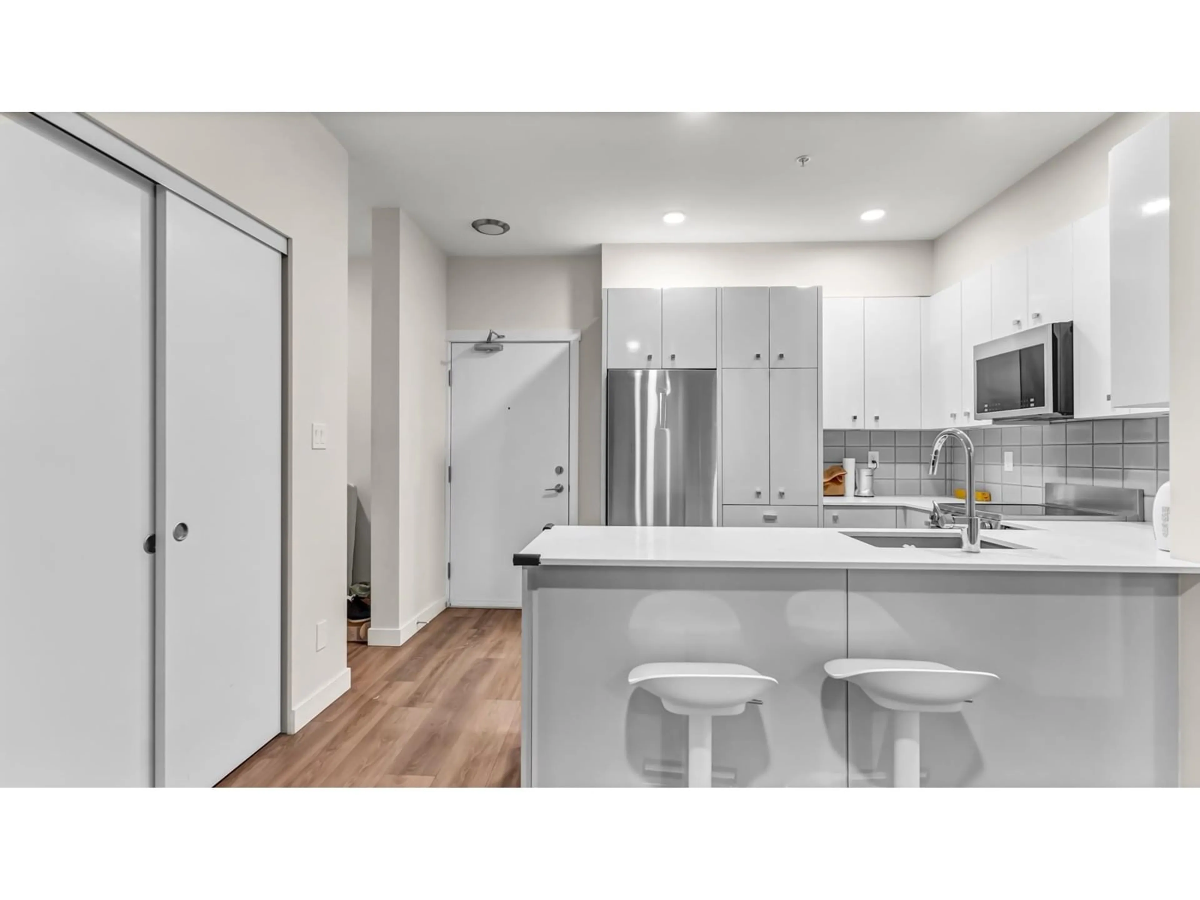 Open concept kitchen, unknown for 102 - 10838 WHALLEY BOULEVARD, Surrey British Columbia V3R0G8