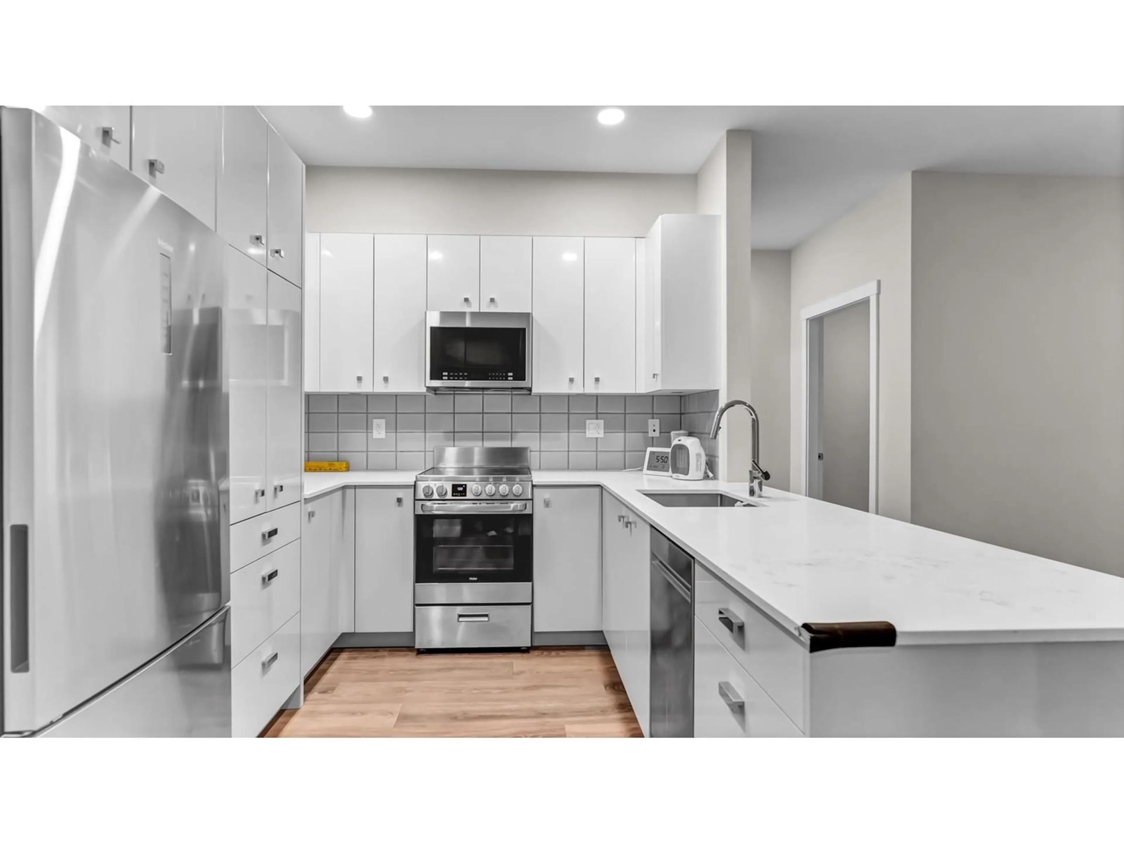 Unknown for 102 - 10838 WHALLEY BOULEVARD, Surrey British Columbia V3R0G8