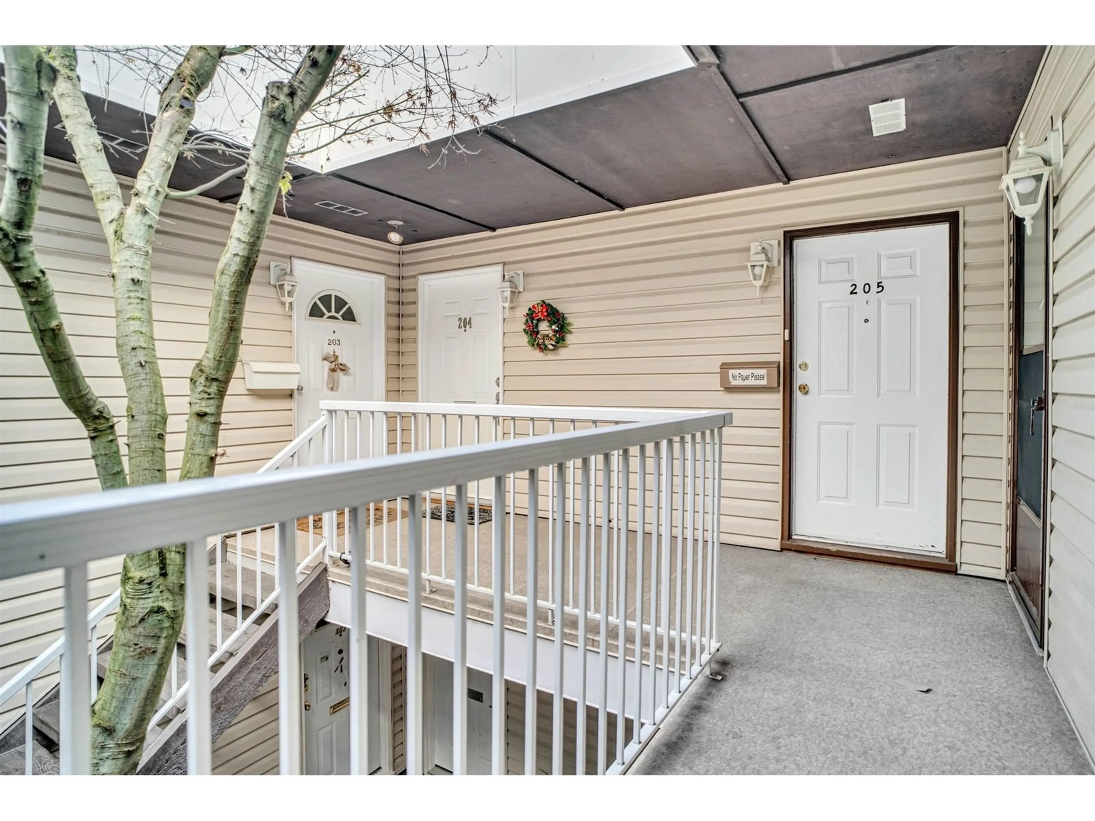 Indoor entryway for 205 - 5191 203, Langley British Columbia V3A1V6