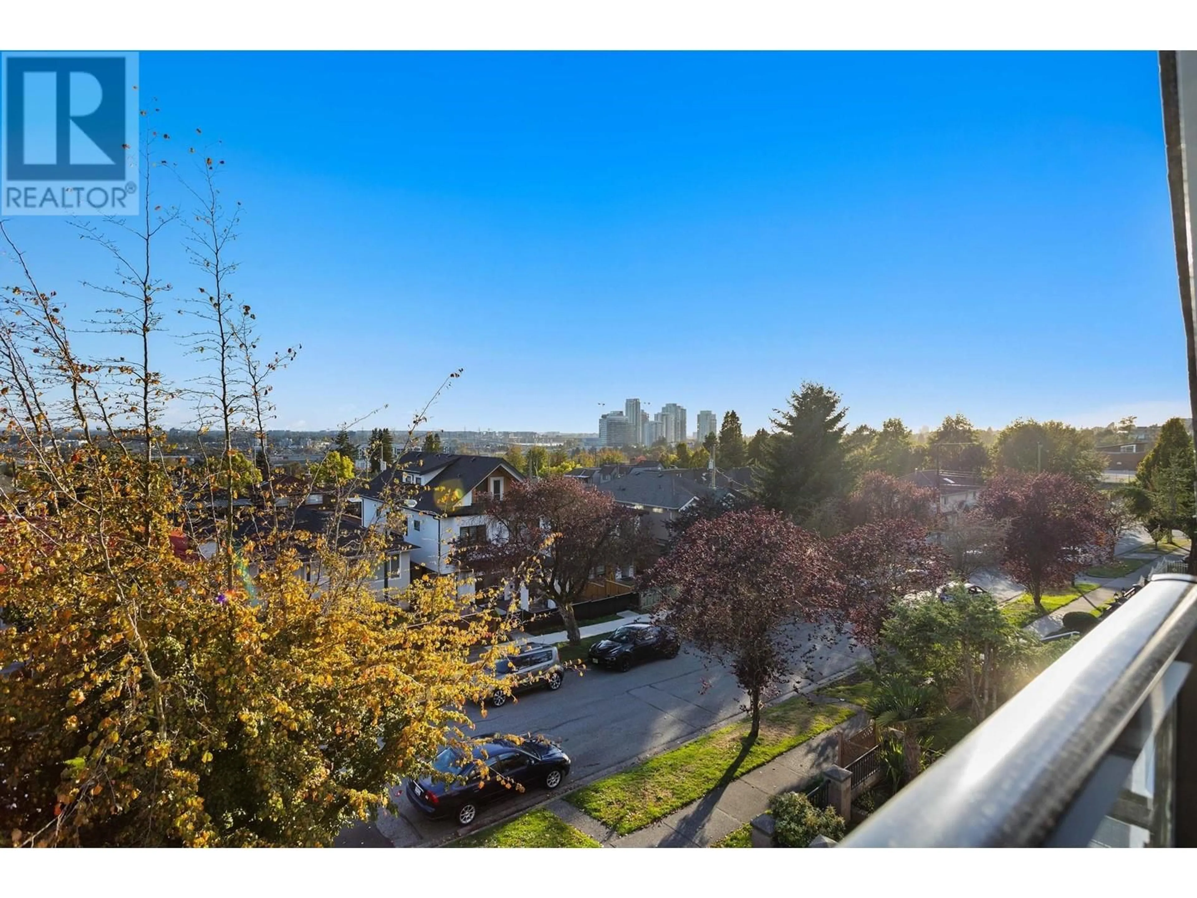 A pic from outside/outdoor area/front of a property/back of a property/a pic from drone, unknown for 2 65 E 58 AVENUE, Vancouver British Columbia V5X1V7