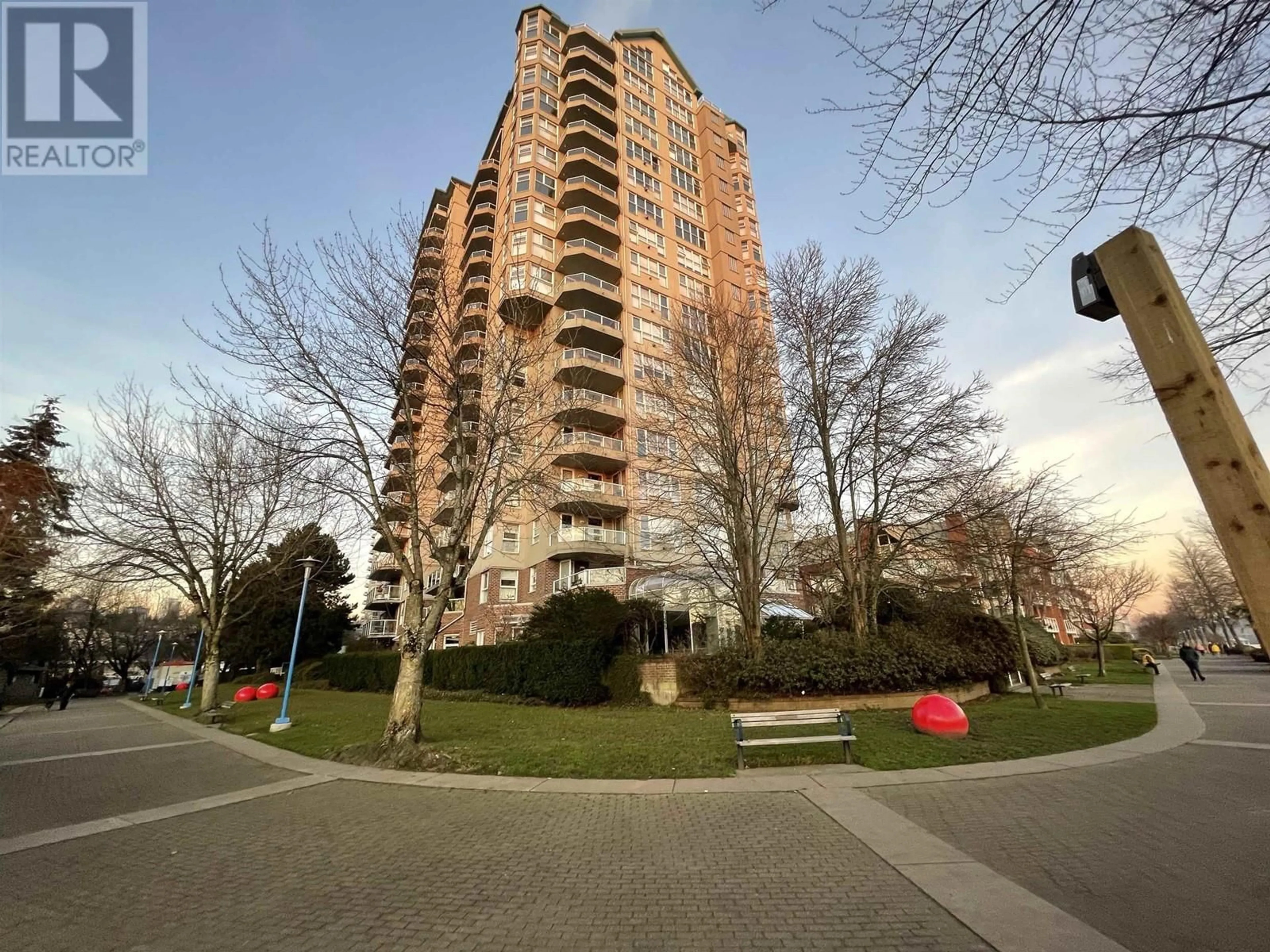 A pic from outside/outdoor area/front of a property/back of a property/a pic from drone, street for 1101 1250 QUAYSIDE DRIVE, New Westminster British Columbia V3M3E6