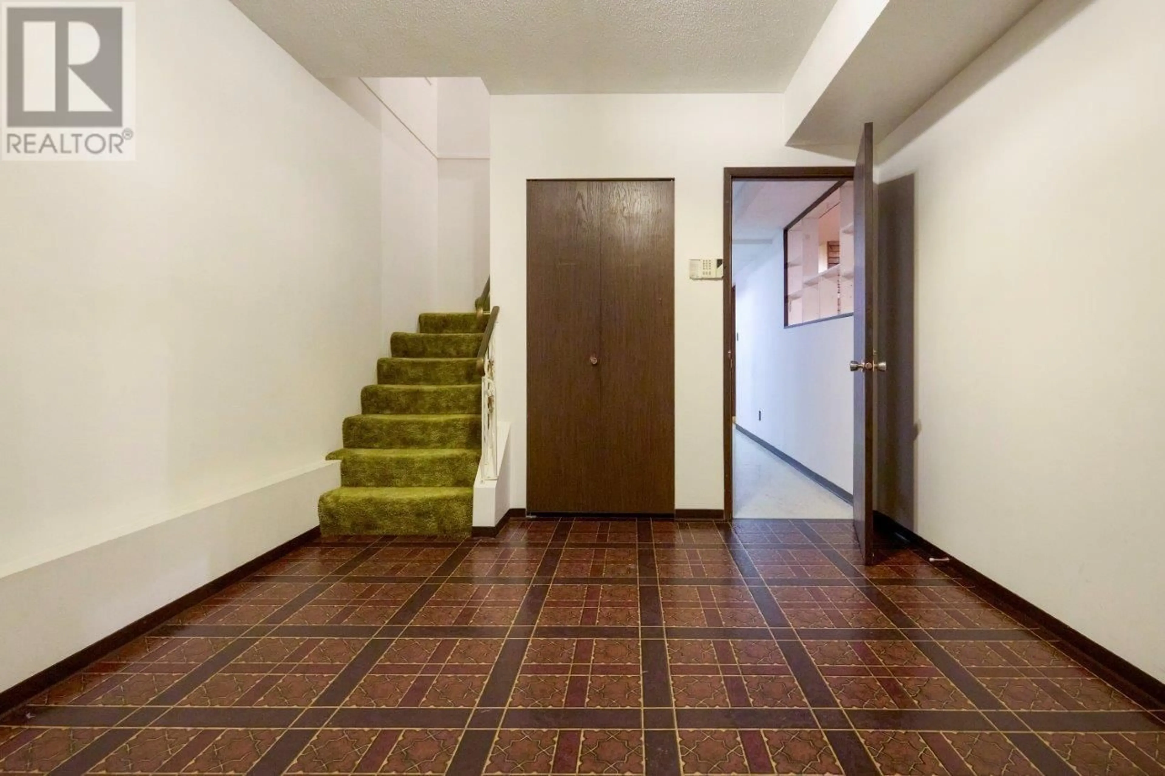 Indoor foyer for 5773 RHODES STREET, Vancouver British Columbia V5R3P3