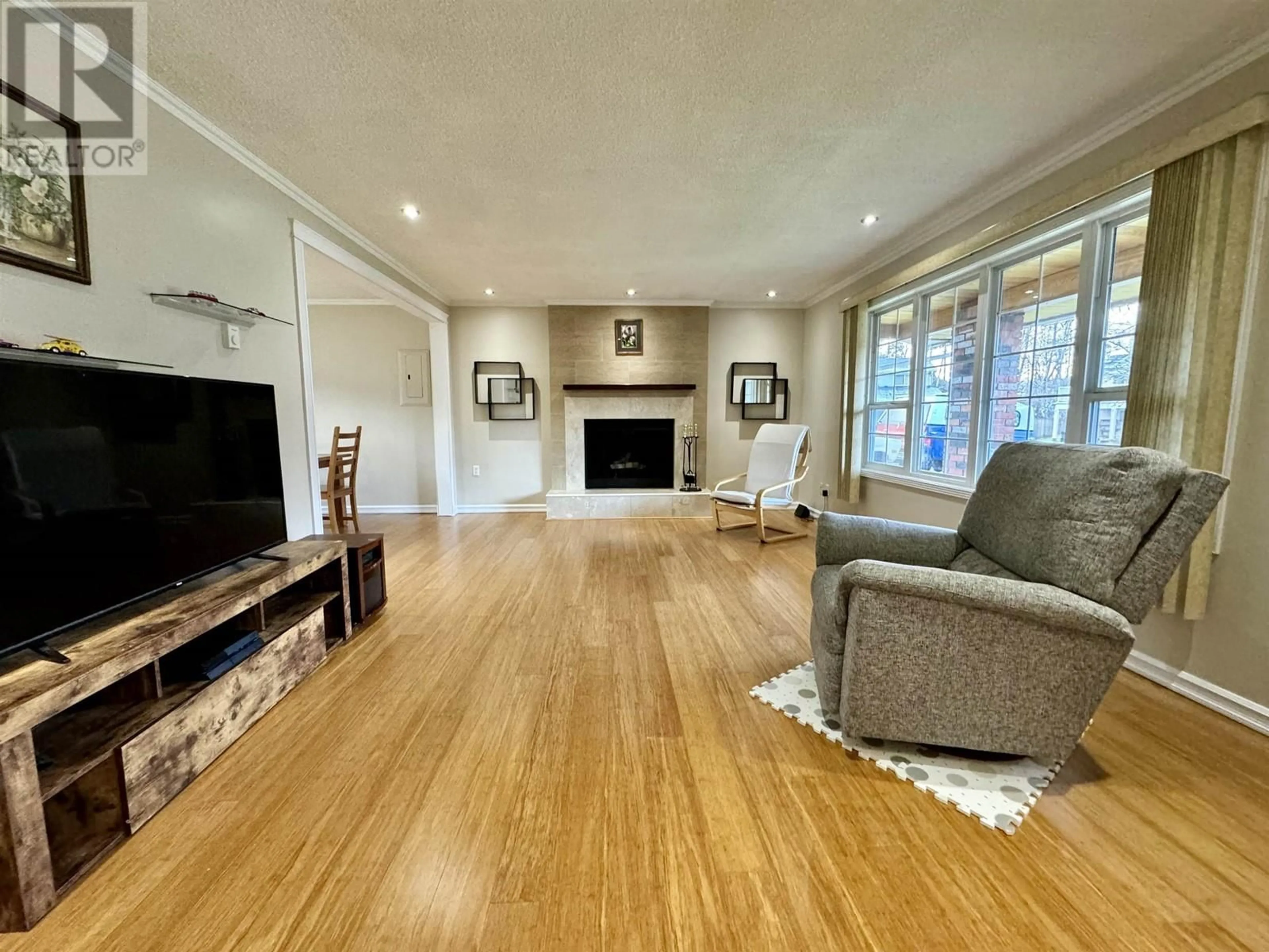 Living room with furniture, wood/laminate floor for 133 PARRY PLACE, Prince Rupert British Columbia V8J4B1