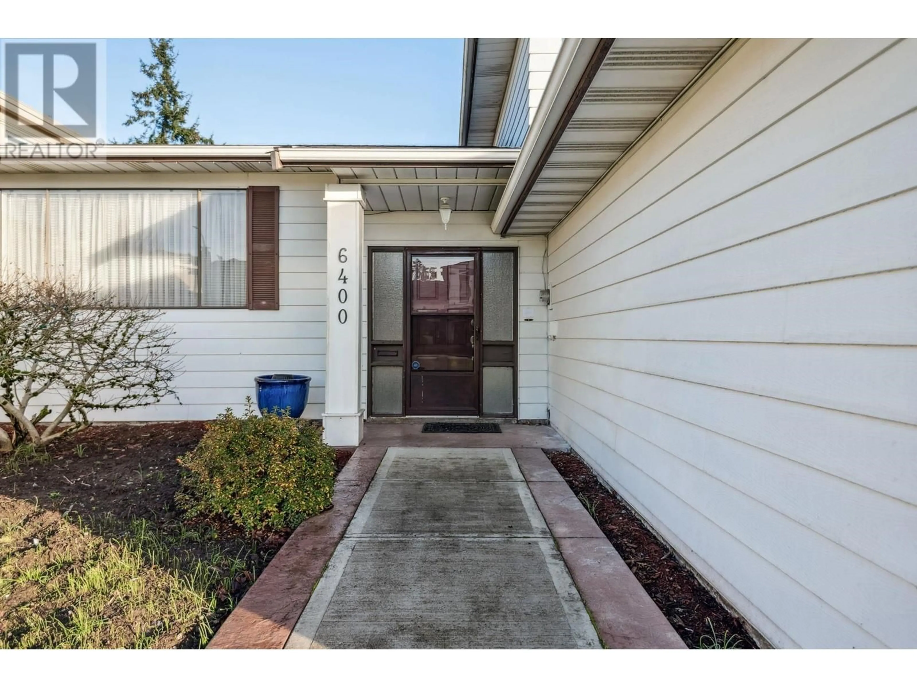 Indoor entryway for 6400 RIVERDALE DRIVE, Richmond British Columbia V7C2G1