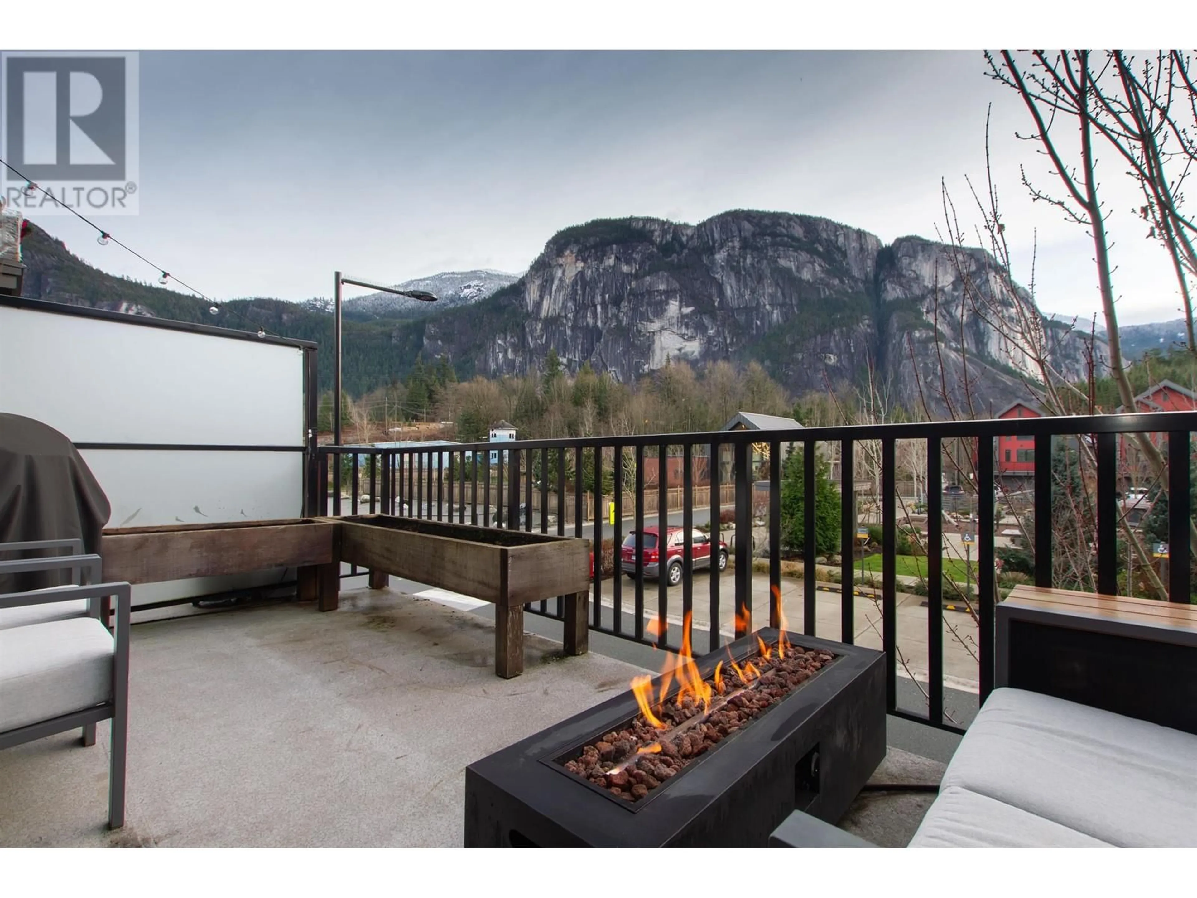 Patio, mountain view for 1367 VALLEYSIDE PLACE, Squamish British Columbia V8B1A8