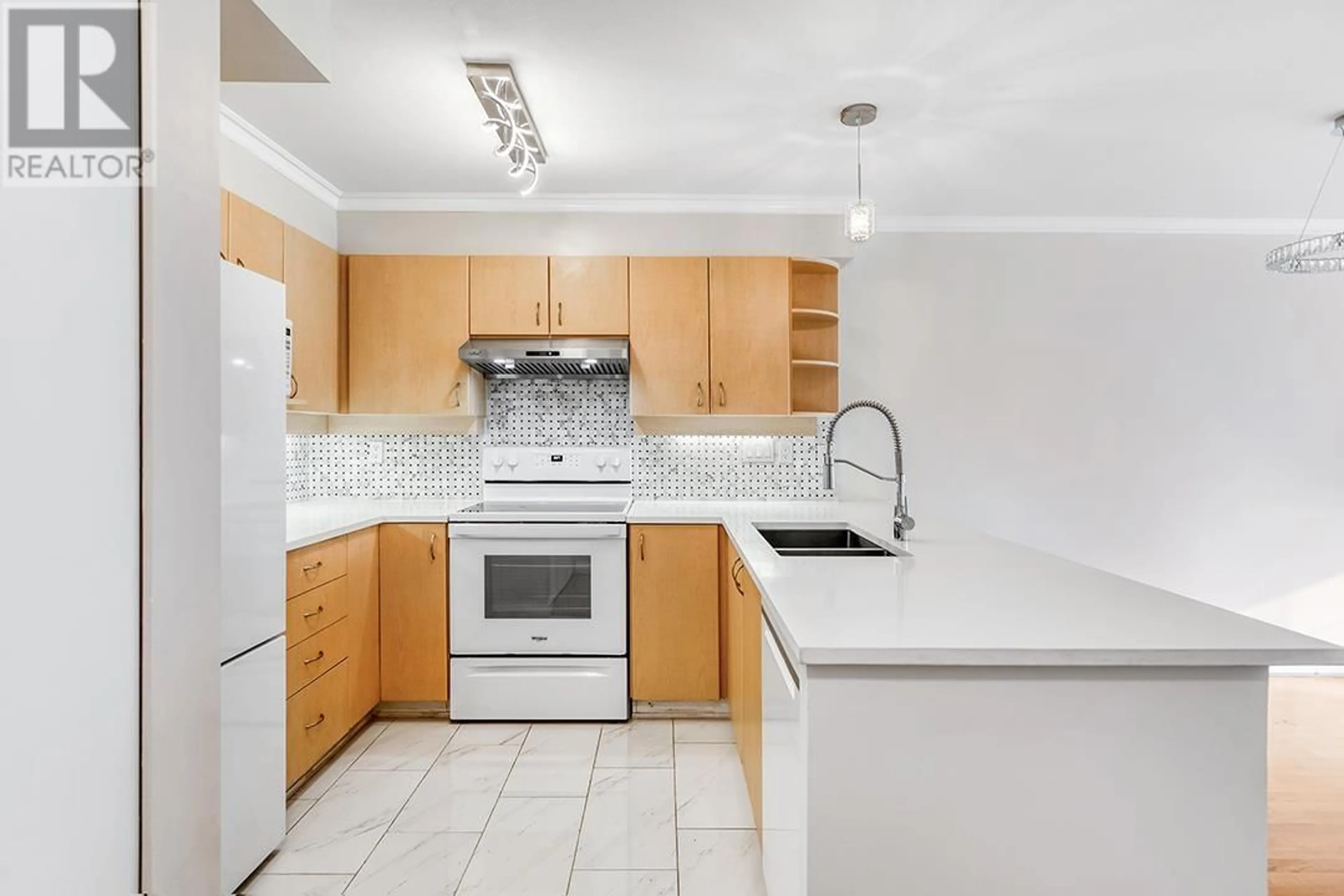 Standard kitchen, ceramic/tile floor for 206 7038 21ST AVENUE, Burnaby British Columbia V5E2Y9