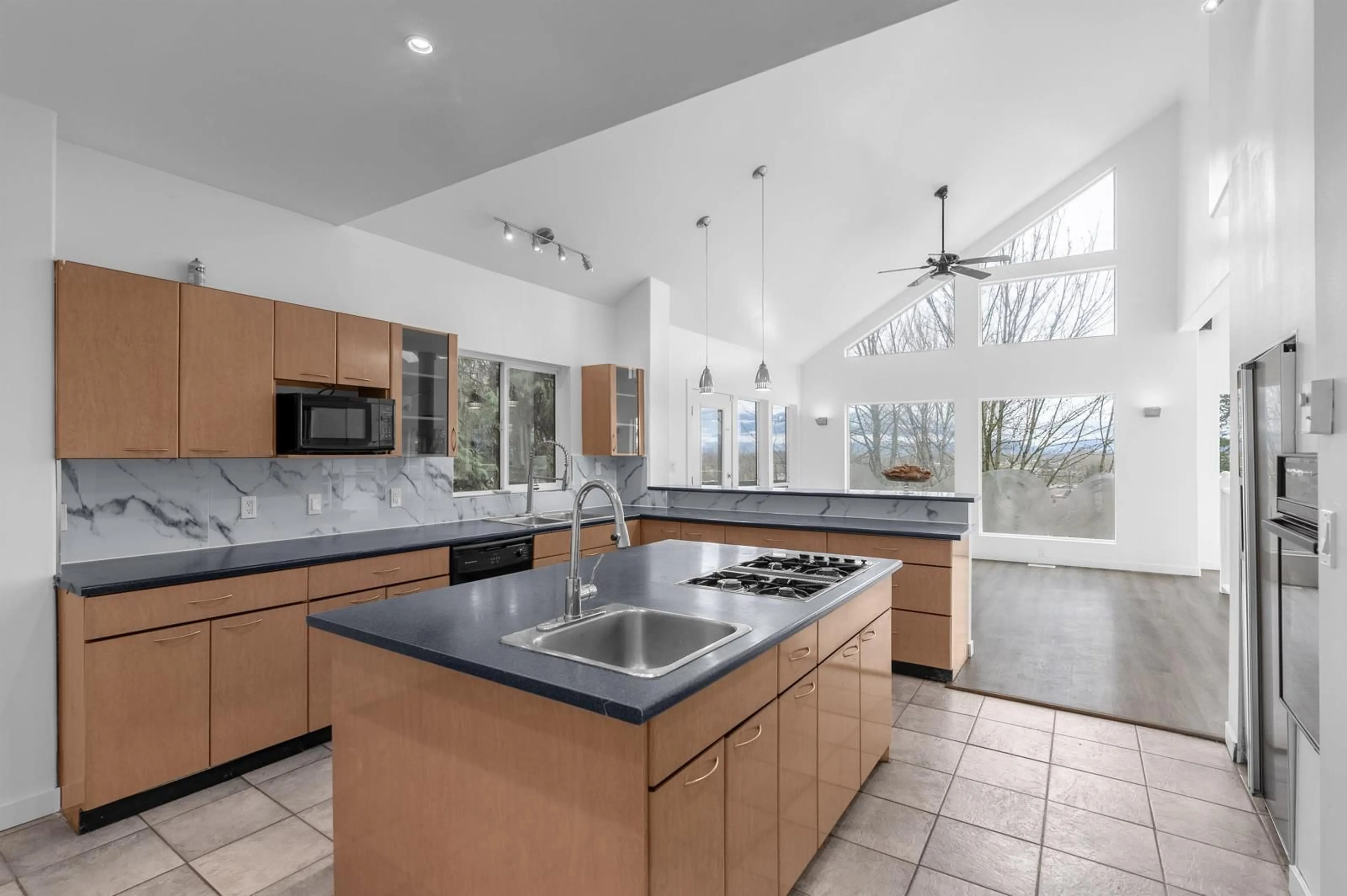 Open concept kitchen, ceramic/tile floor for 5823 PROMONTORY ROAD|Promontory, Sardis British Columbia V2R4M4