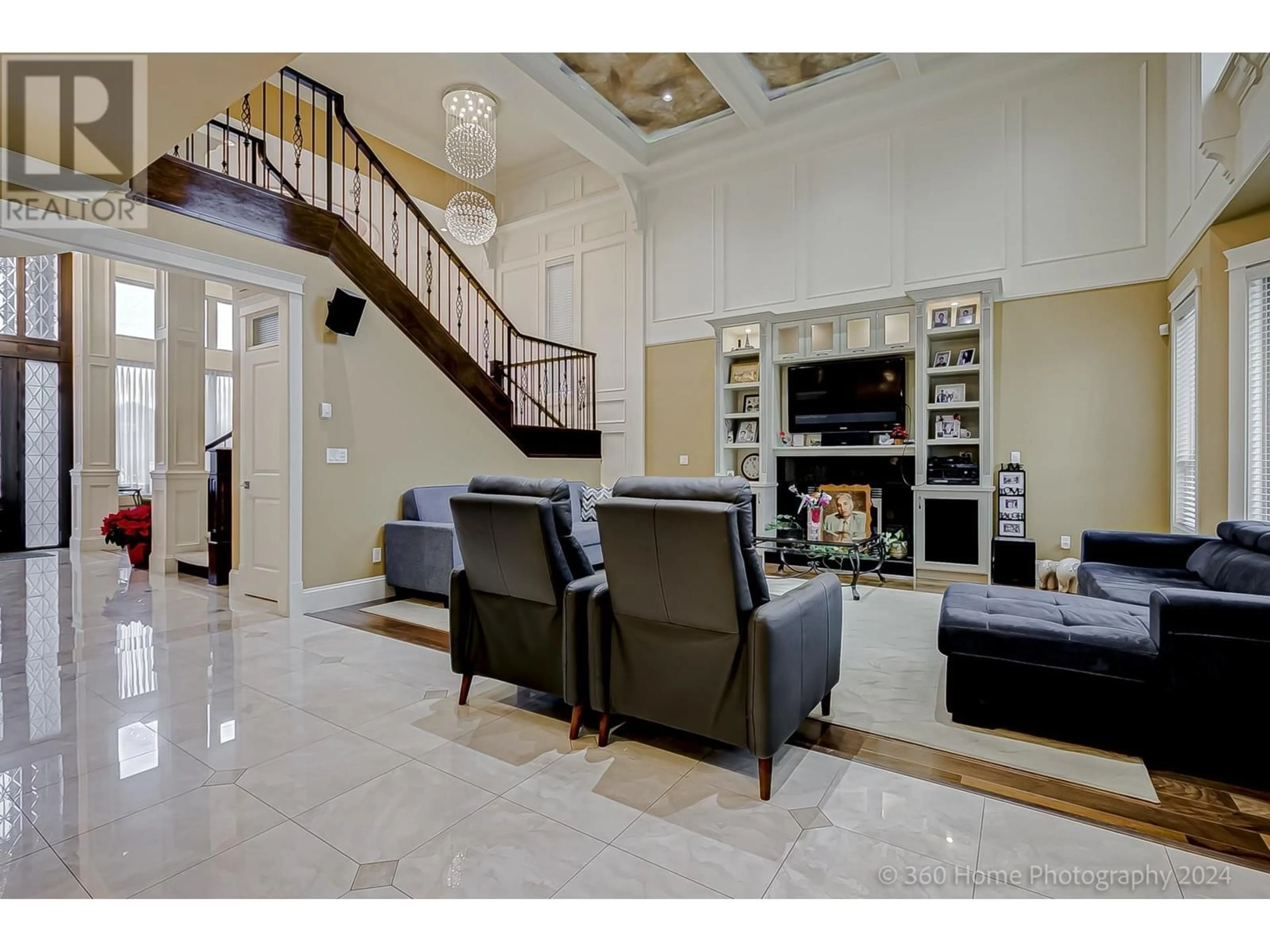 Indoor foyer for 8860 COOPER ROAD, Richmond British Columbia V6Y2M7