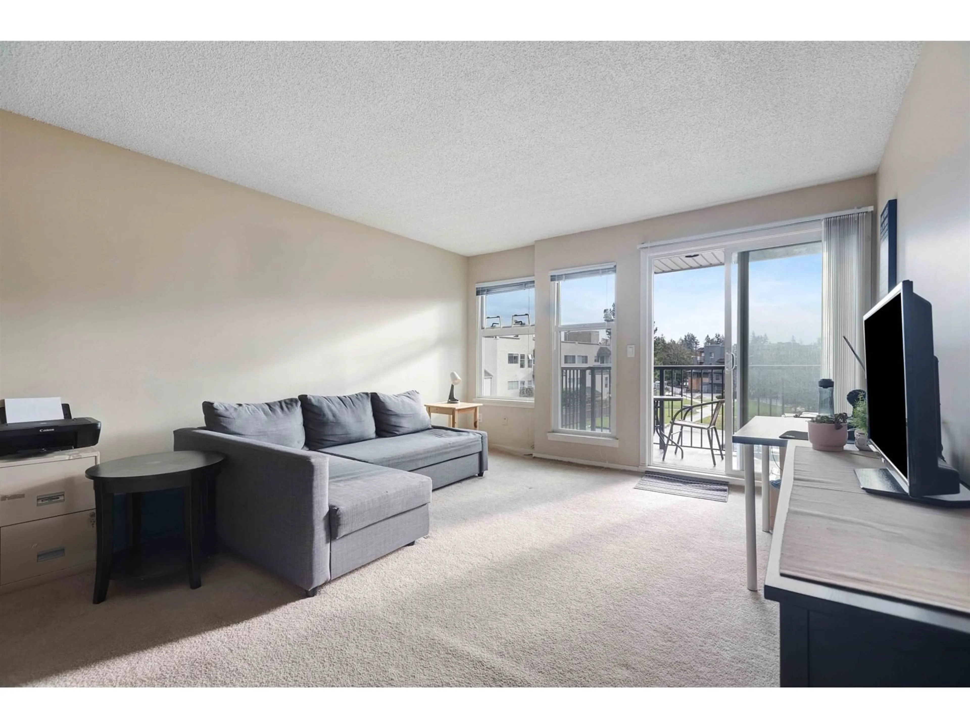 Living room with furniture, carpet floor for 311 1870 E SOUTHMERE CRESCENT, Surrey British Columbia V4A7A3