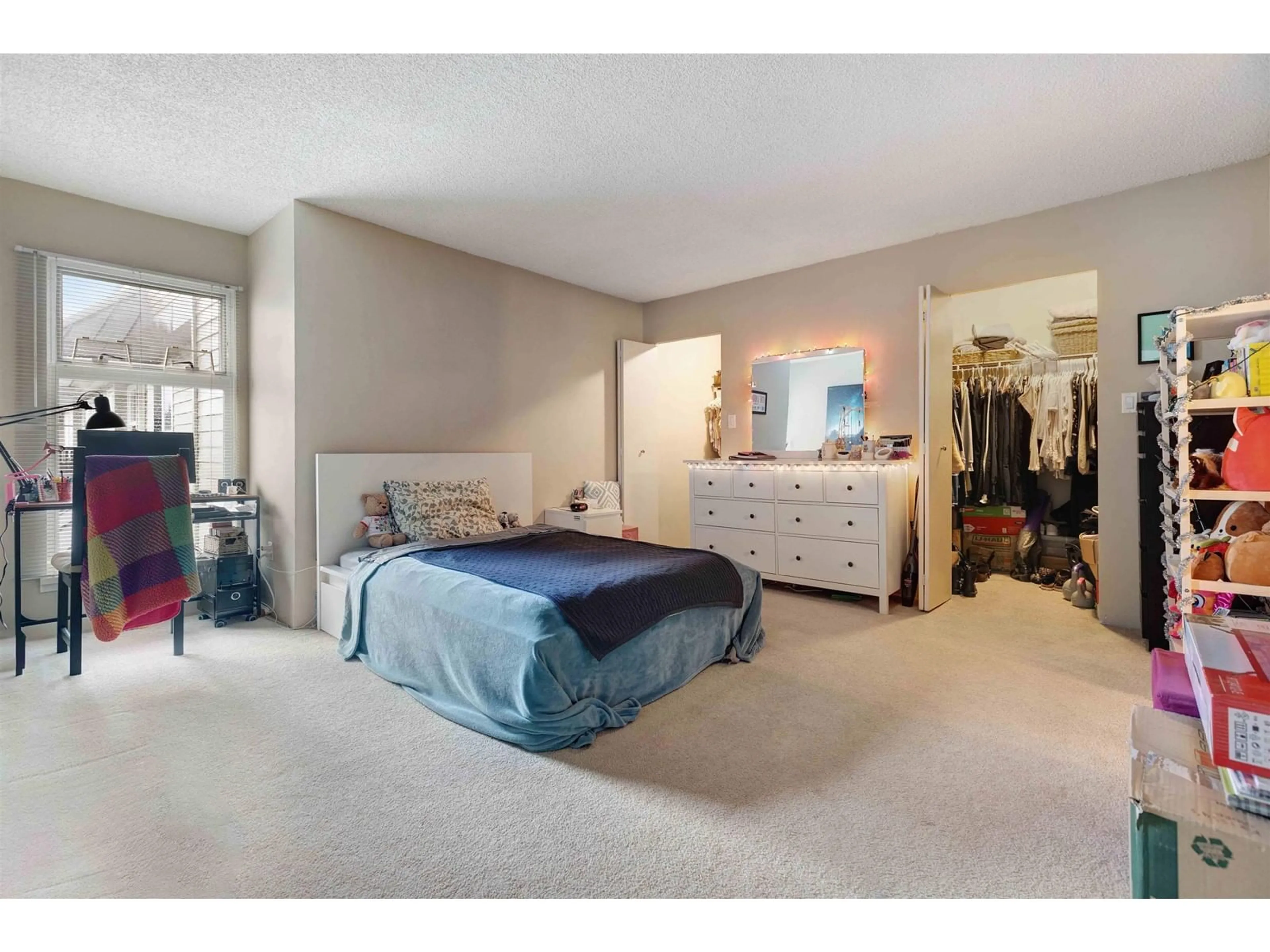 A pic of a room for 311 1870 E SOUTHMERE CRESCENT, Surrey British Columbia V4A7A3