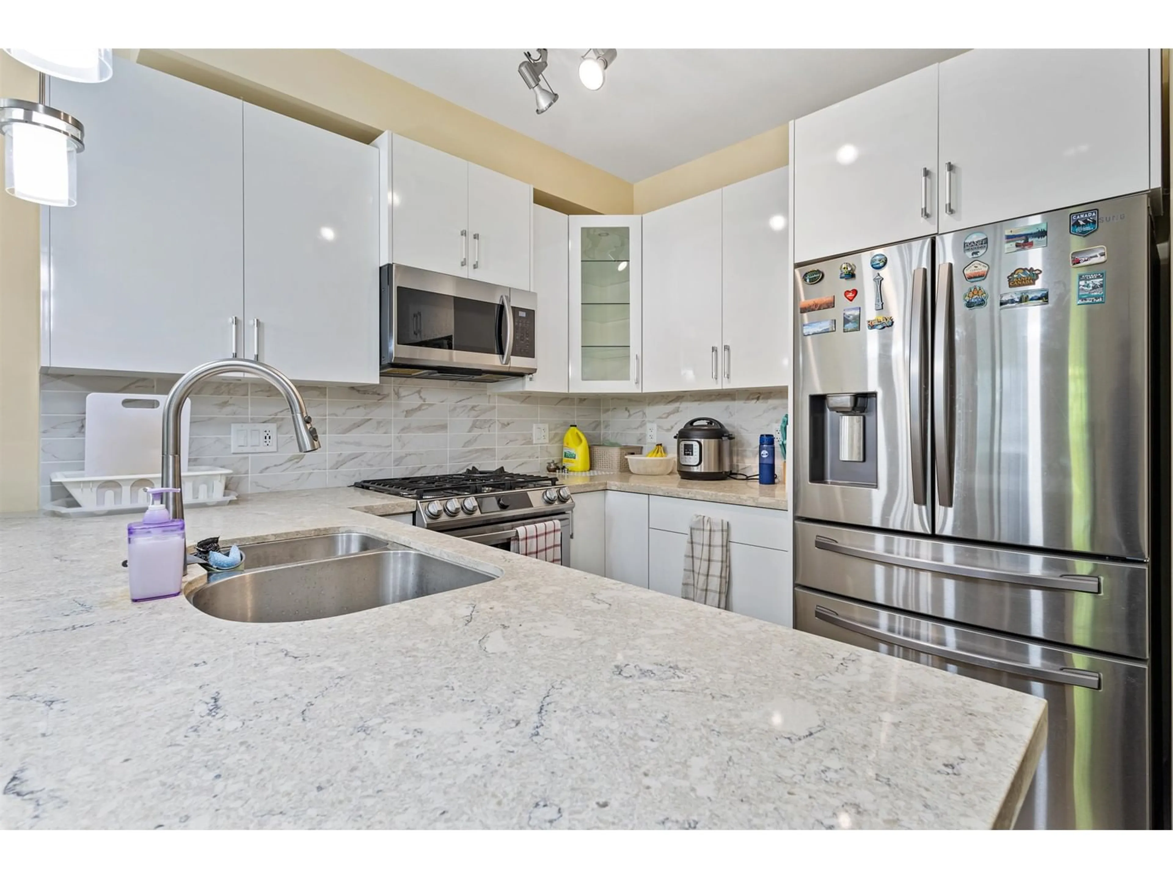 Open concept kitchen, ceramic/tile floor for 206 8538 203A STREET, Langley British Columbia V2Y3P9