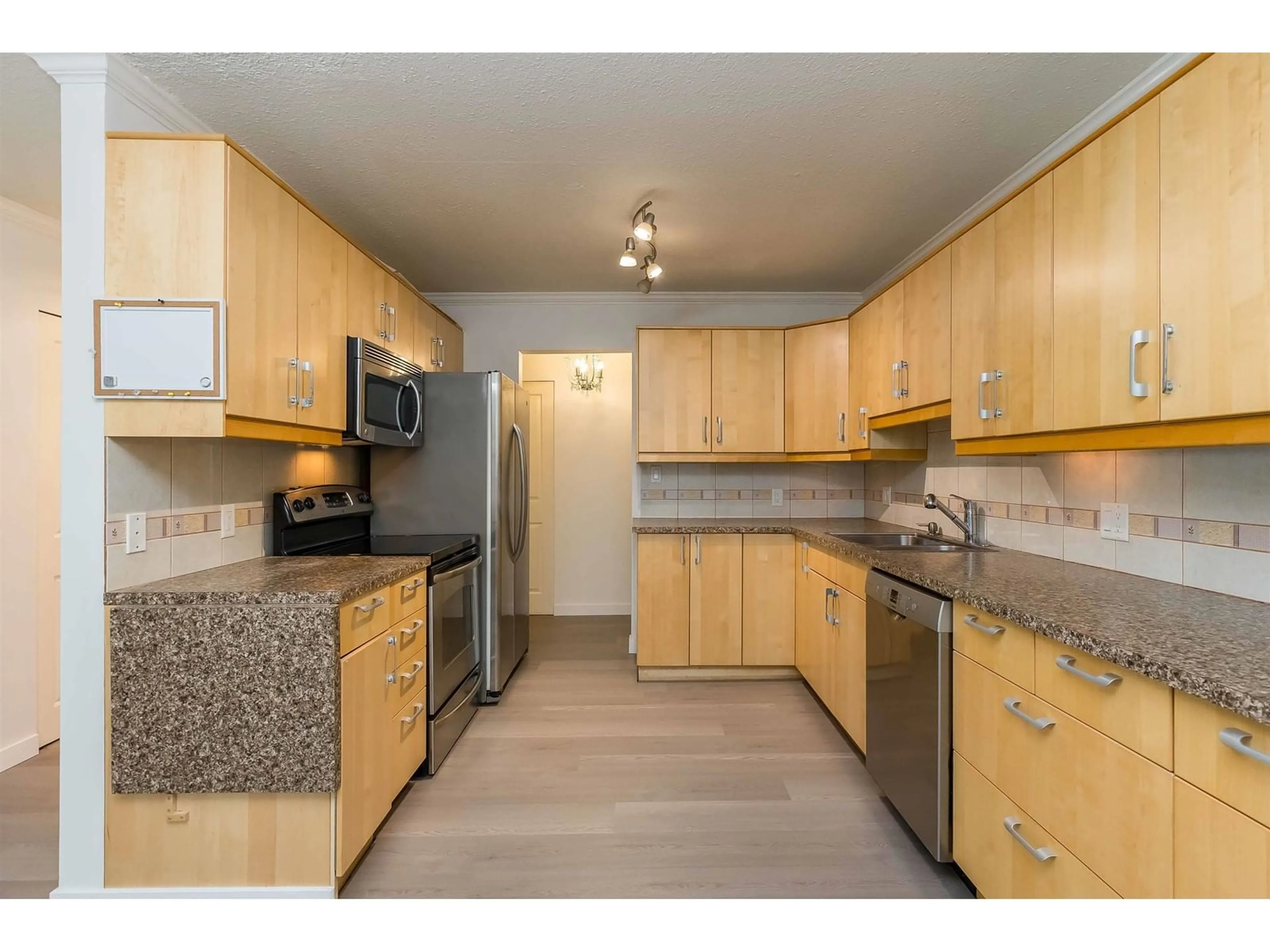 Standard kitchen, unknown for 201 33464 GEORGE FERGUSON WAY, Abbotsford British Columbia V2S2L8