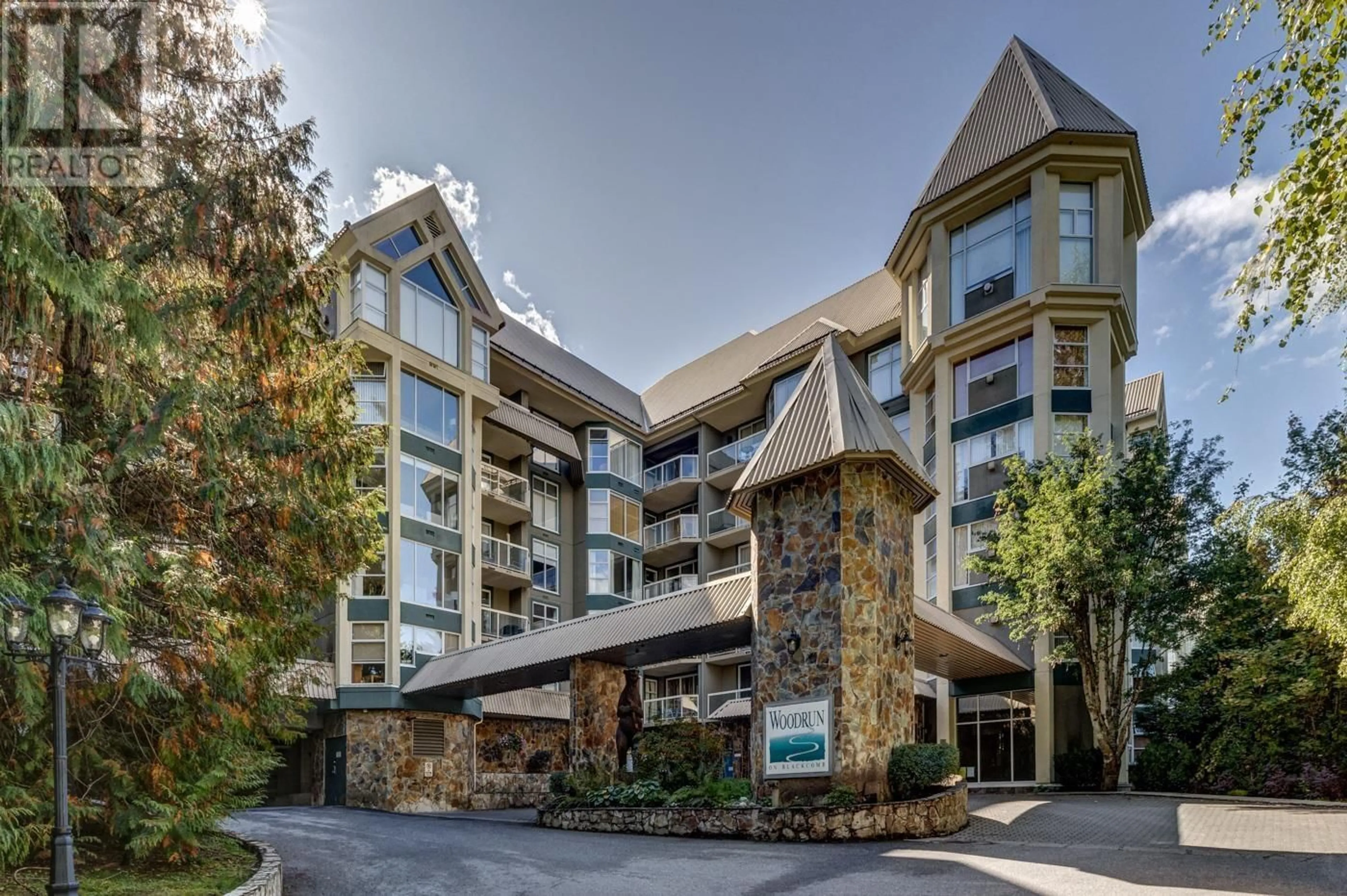 Indoor foyer for 212 4910 SPEARHEAD PLACE, Whistler British Columbia V0N1B4