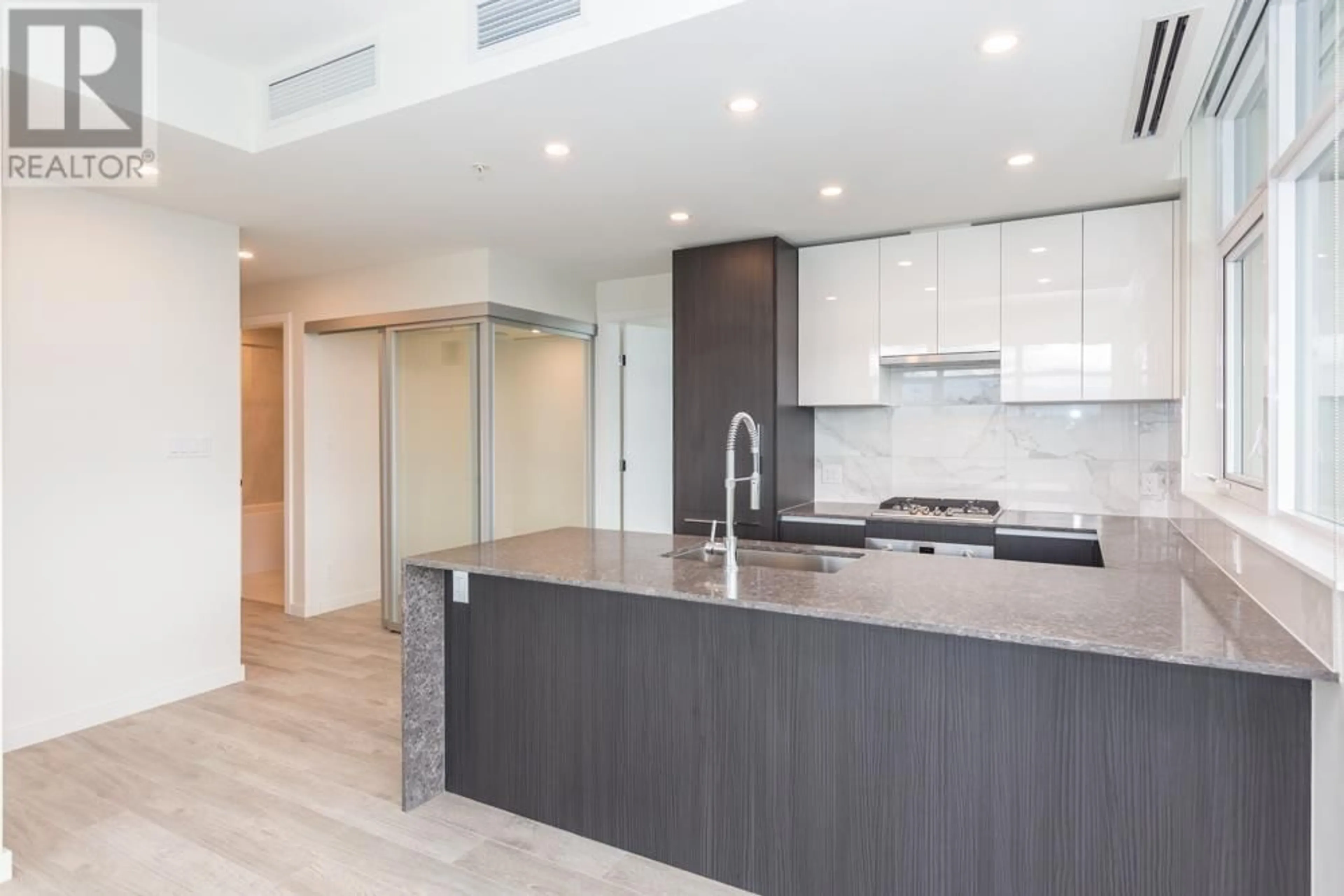 Open concept kitchen, unknown for 501 - 5311 GORING STREET, Burnaby British Columbia V5B0B5